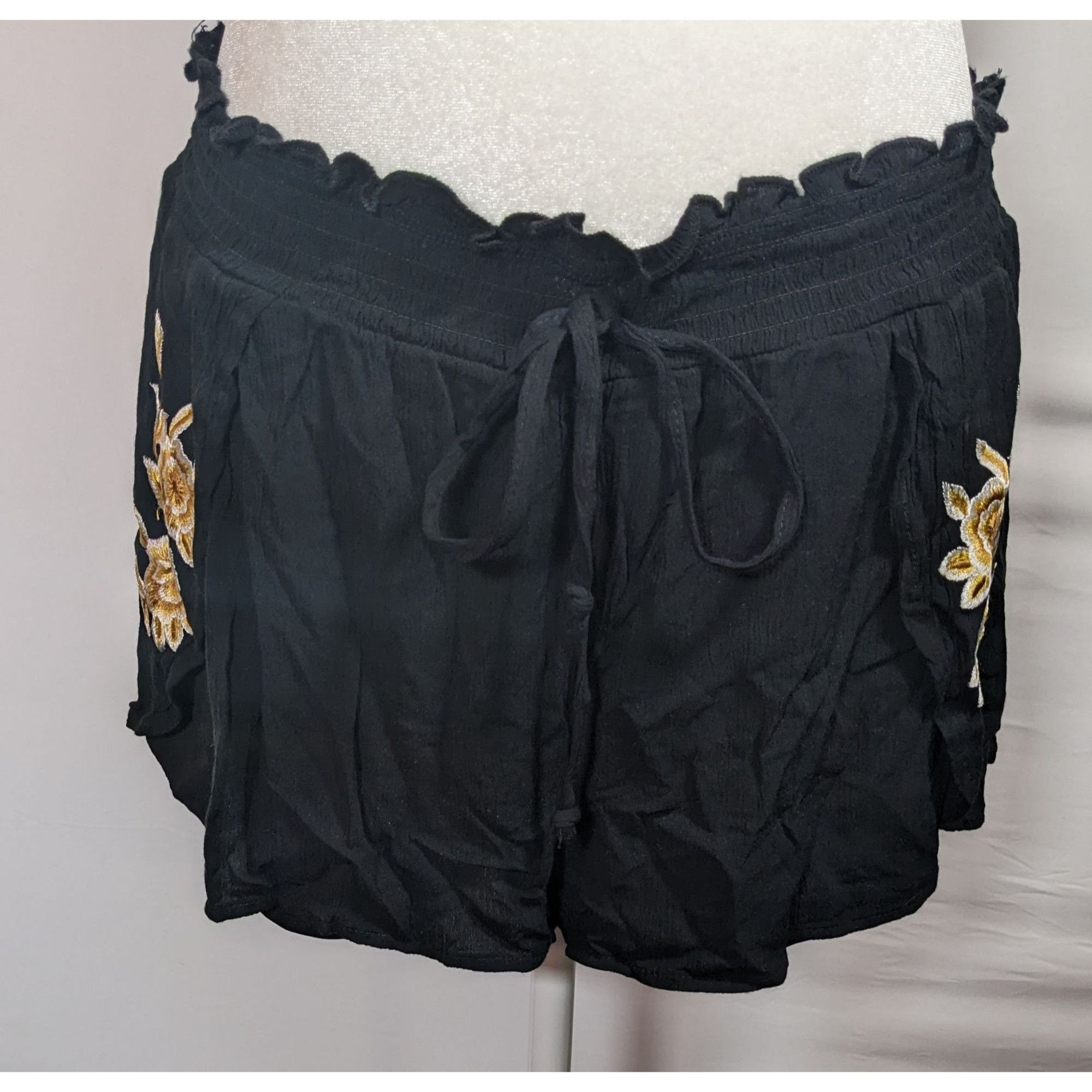 Kendall And Kylie Kendall & Kylie Black Shorts With Gold Floral Embroidery Size 32" / US 10 / IT 46 - 6 Thumbnail
