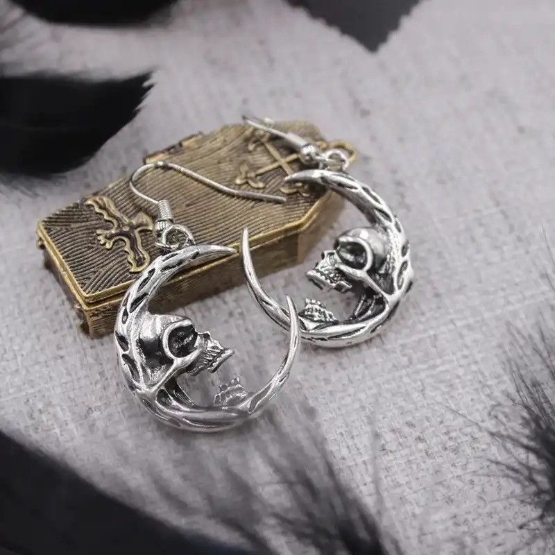 Jewelry × Vintage Moon Skull Dangle Earrings Size ONE SIZE - 1 Thumbnail