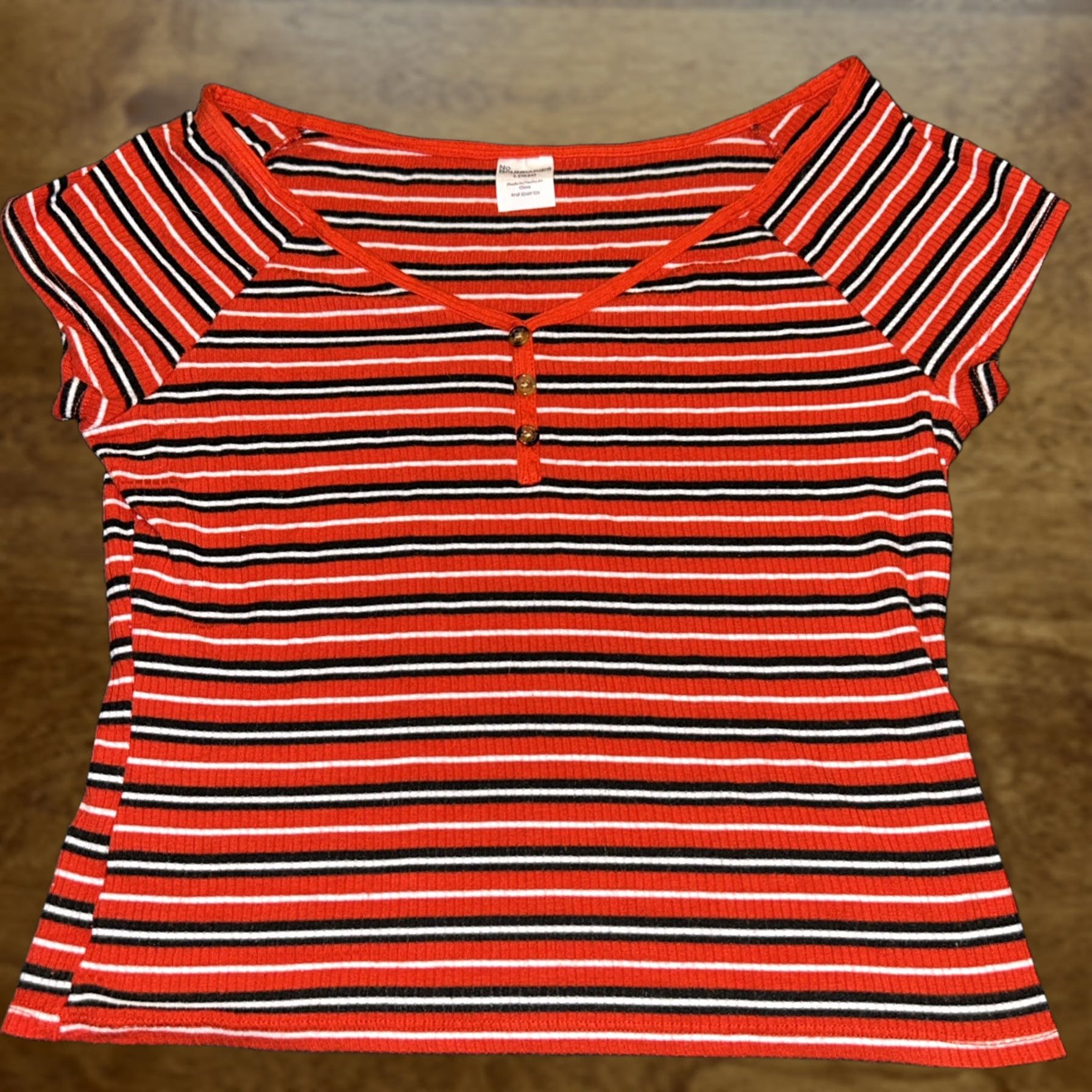 Vintage Nobo Y2K Womens T-Shirt Cropped Short Sleeve V-Neck Red Rayon Blend 90s Stretch Regular Size L Size L / US 10 / IT 46 - 1 Thumbnail