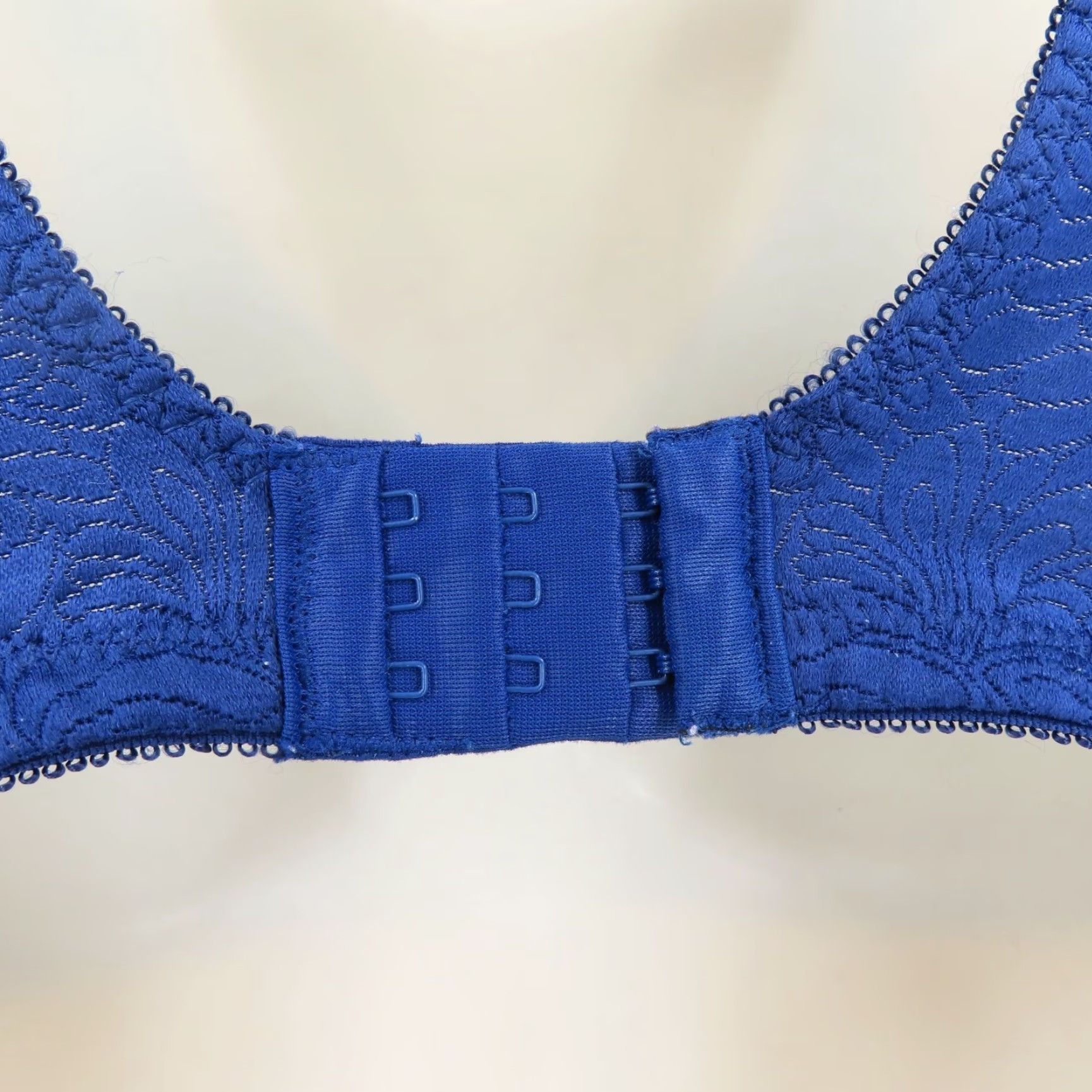 Vintage **Bali 36B Double Support Wireless Lace Bra In Navy Blue Floral Pattern** User: Bali 36B Double Support Wireless Lace Bra In Navy Blue Floral Pattern Size ONE SIZE - 7 Thumbnail