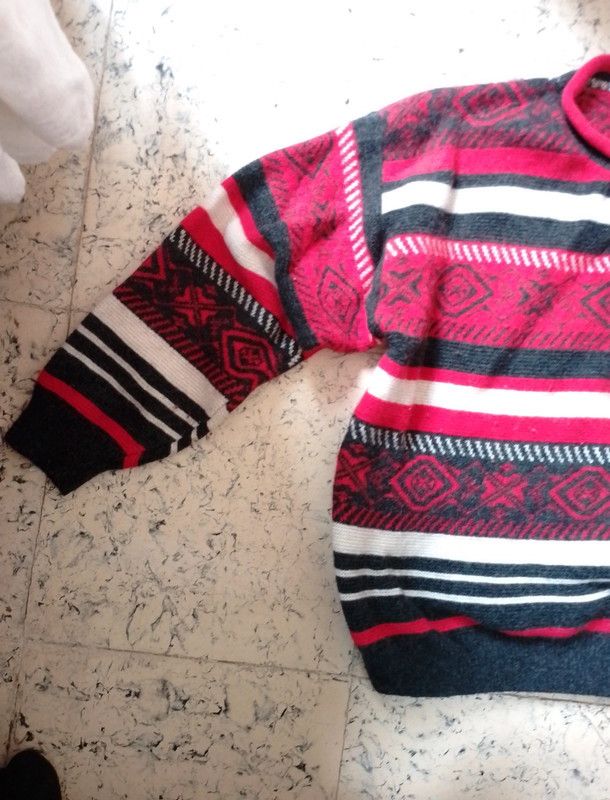 Vintage Vintage sweater N&B red and black Size US M / EU 48-50 / 2 - 3 Thumbnail