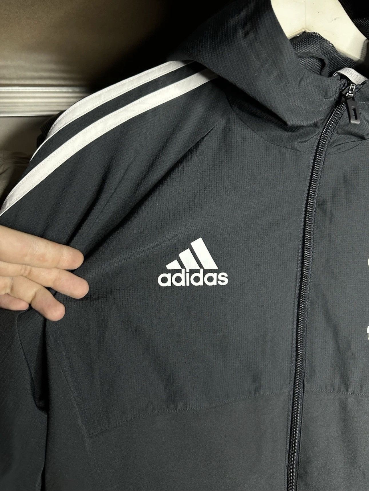 Adidas MANCHESTER UNITED 2017/2018 FOOTBALL HOODED JACKET ADIDAS M Size US M / EU 48-50 / 2 - 3 Thumbnail
