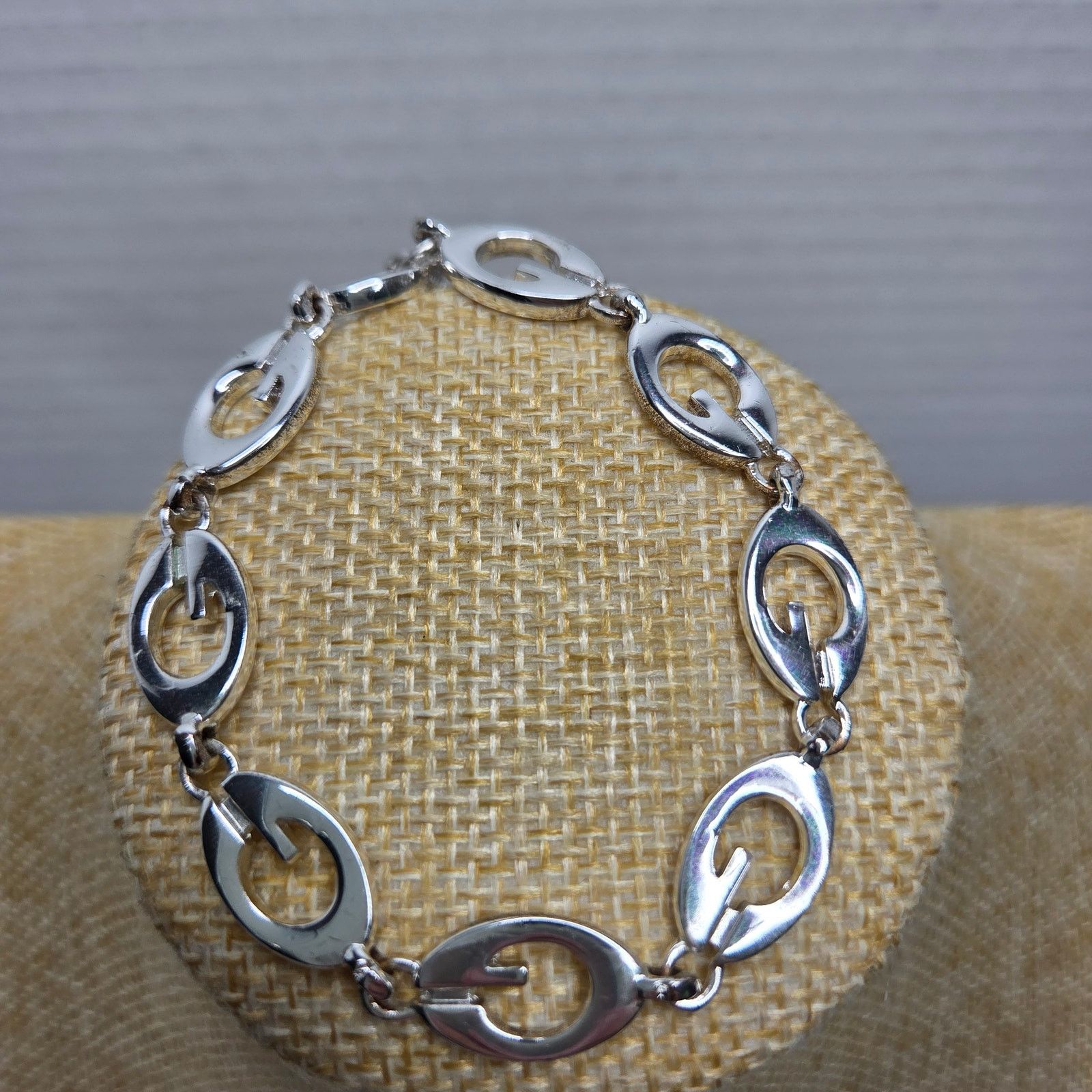 Guess Guess Silver-Tone G Link Toggle Clasp Bracelet Jewelry 7.5" Size ONE SIZE - 1 Thumbnail