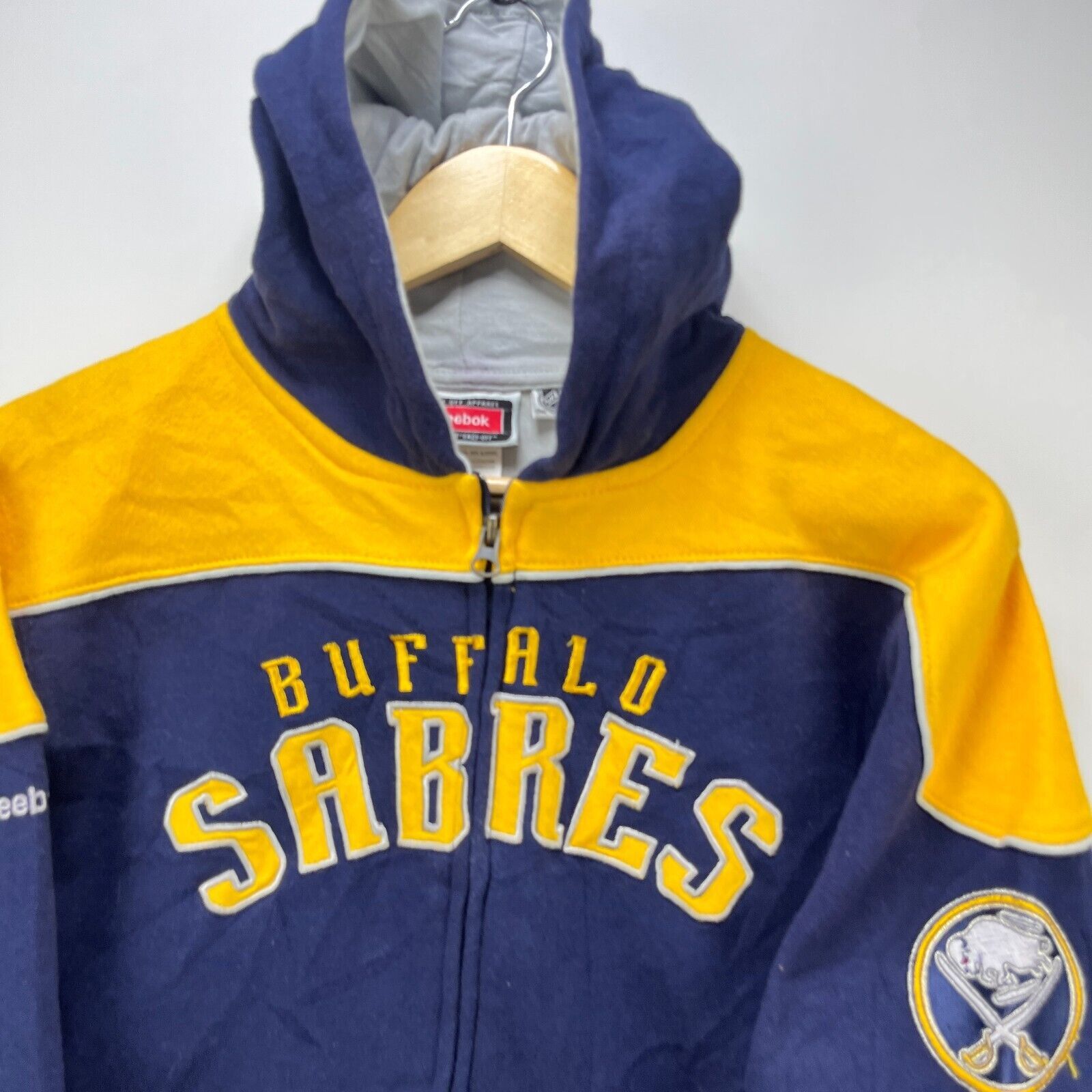 NHL × Vintage Vintage Y2K Buffalo Sabres Zip Up Hoodie Patch 10/12 Youth Size US M / EU 48-50 / 2 - 2 Thumbnail