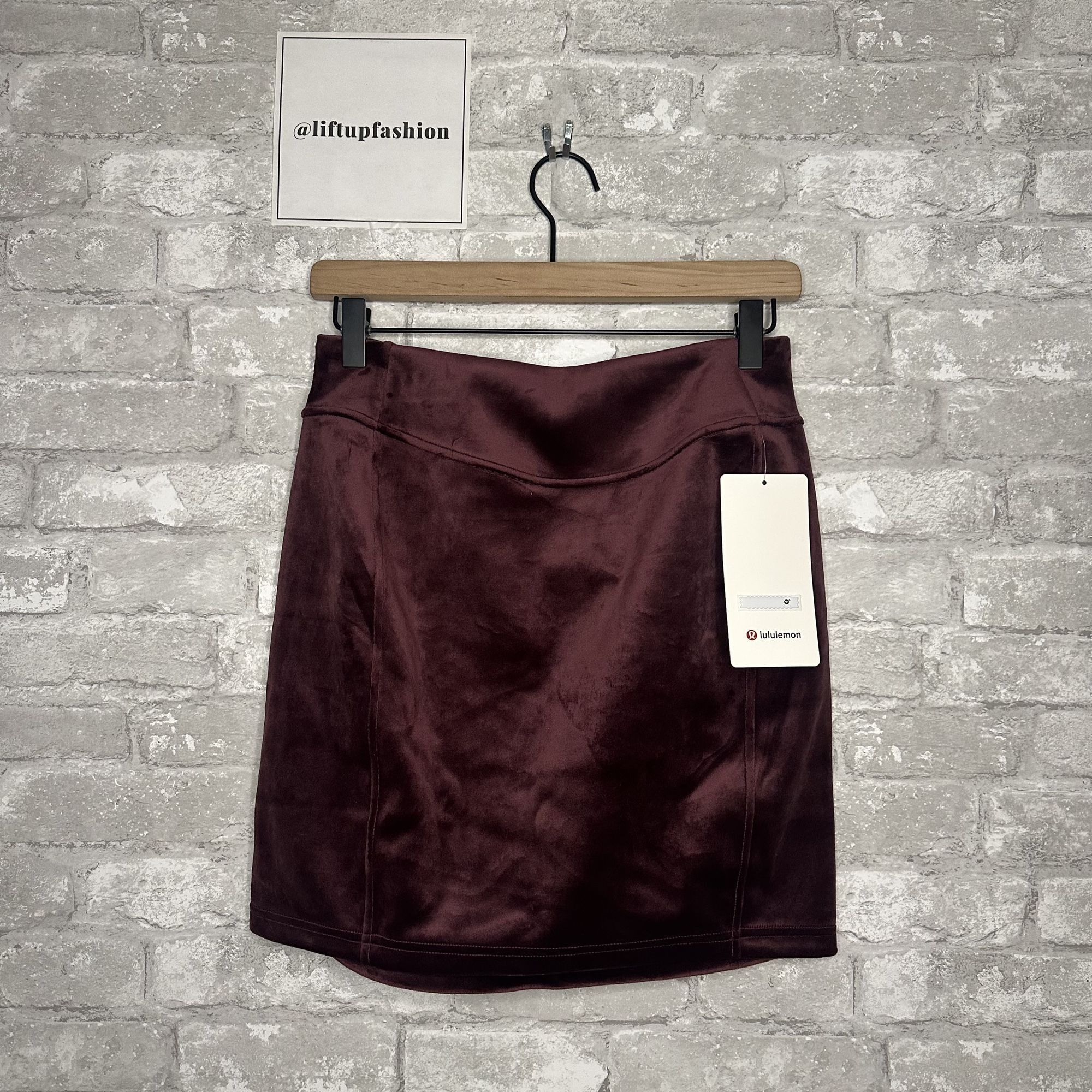 Lululemon Lululemon Scuba High Rise Mini Skirt Velvet NWT Size Small Size 28" / US 6 / IT 42 - 1 Thumbnail