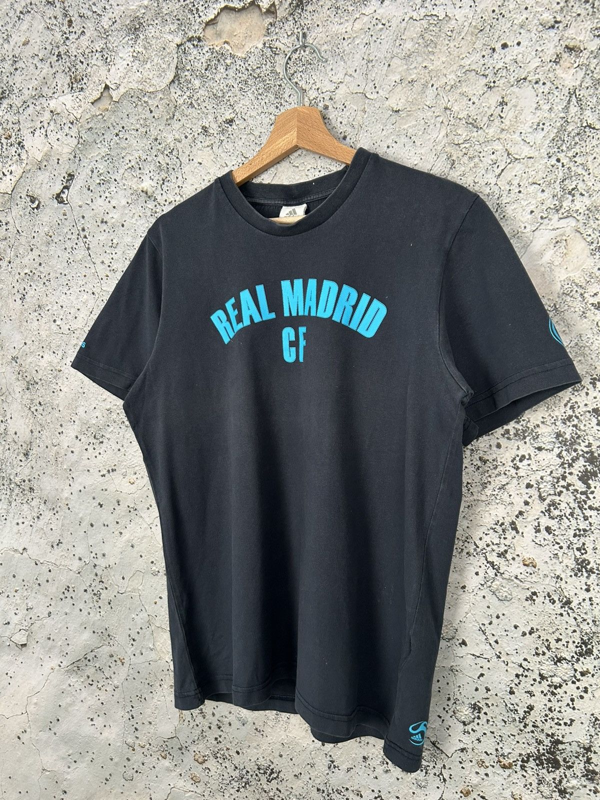 Adidas Vintage Real Madrid Adidas Graphic Tee Football Jersey Size US M / EU 48-50 / 2 - 2 Thumbnail