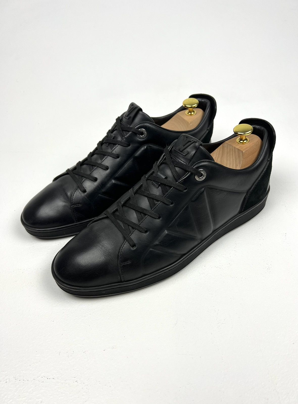 LOUIS VUITTON Black leather Low-Top logo LV Sneakers