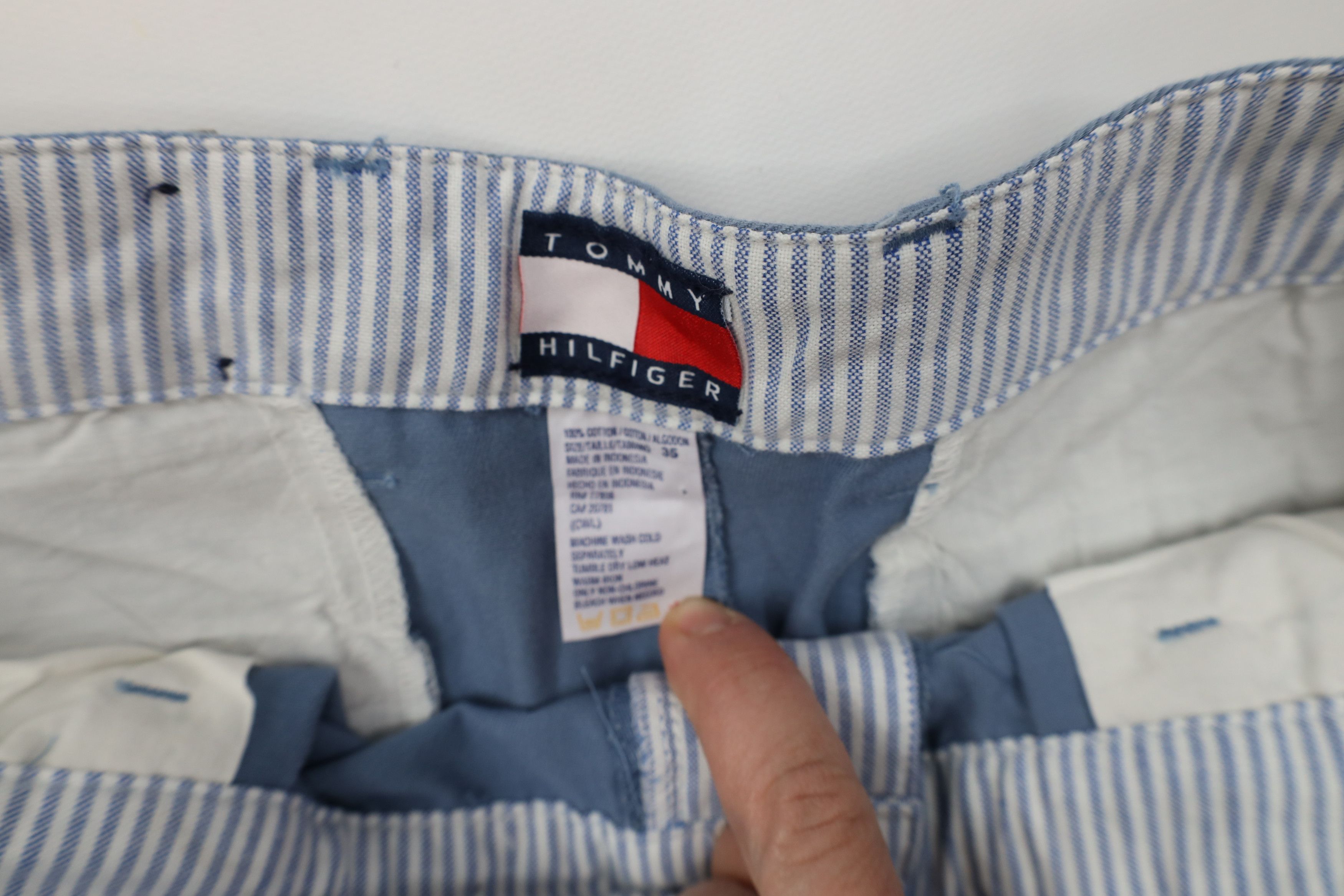 Tommy Hilfiger Deadstock Vintage 90s Tommy Hilfiger Chino Golf Shorts Blue Size US 35 - 7 Thumbnail