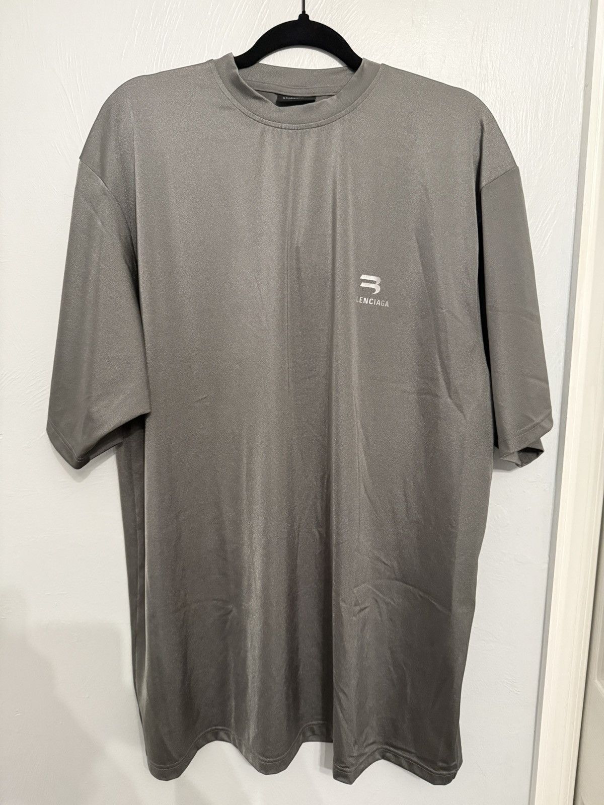 【BALENCIAGA】SPORTY B スイム Tシャツ Buy Balenciaga Sporty B Swim T-Shirt 'Black' - 657027 4B8B1