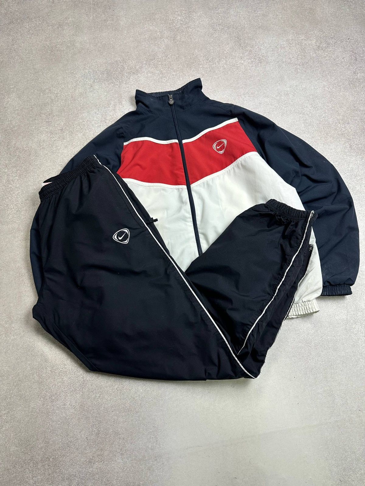 Nike Vintage Nike Tn Skepta Style Y2K Baggy Nylon Tracksuit L Size US L / EU 52-54 / 3 - 2 Thumbnail