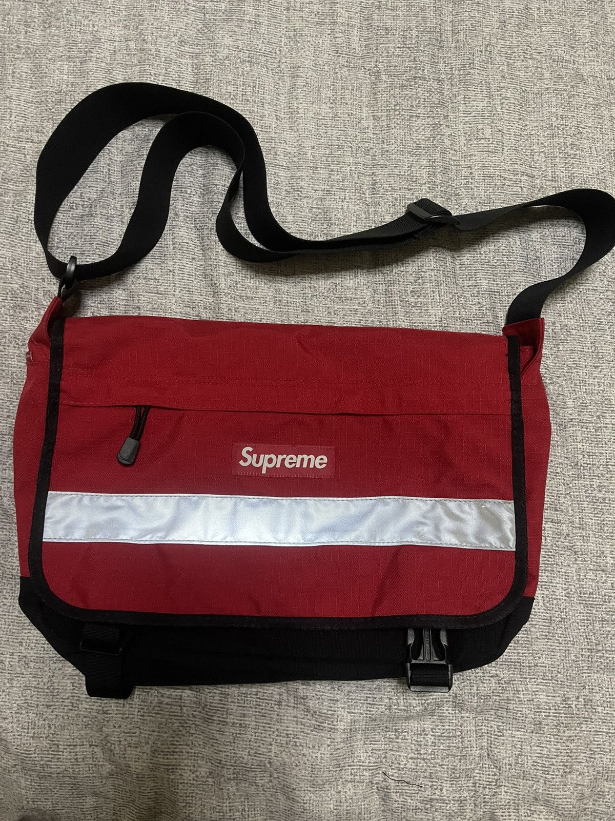 【14FW】 Supreme HI VIS Messenger BAG RED Supreme Messenger Bag (FW24) - $98