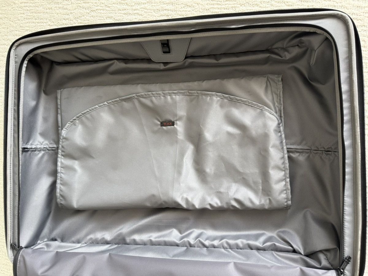 Tumi NWT Tumi Extended Trip Expandable 4 wheel suitcase $1350 Size 32 - 22 Thumbnail