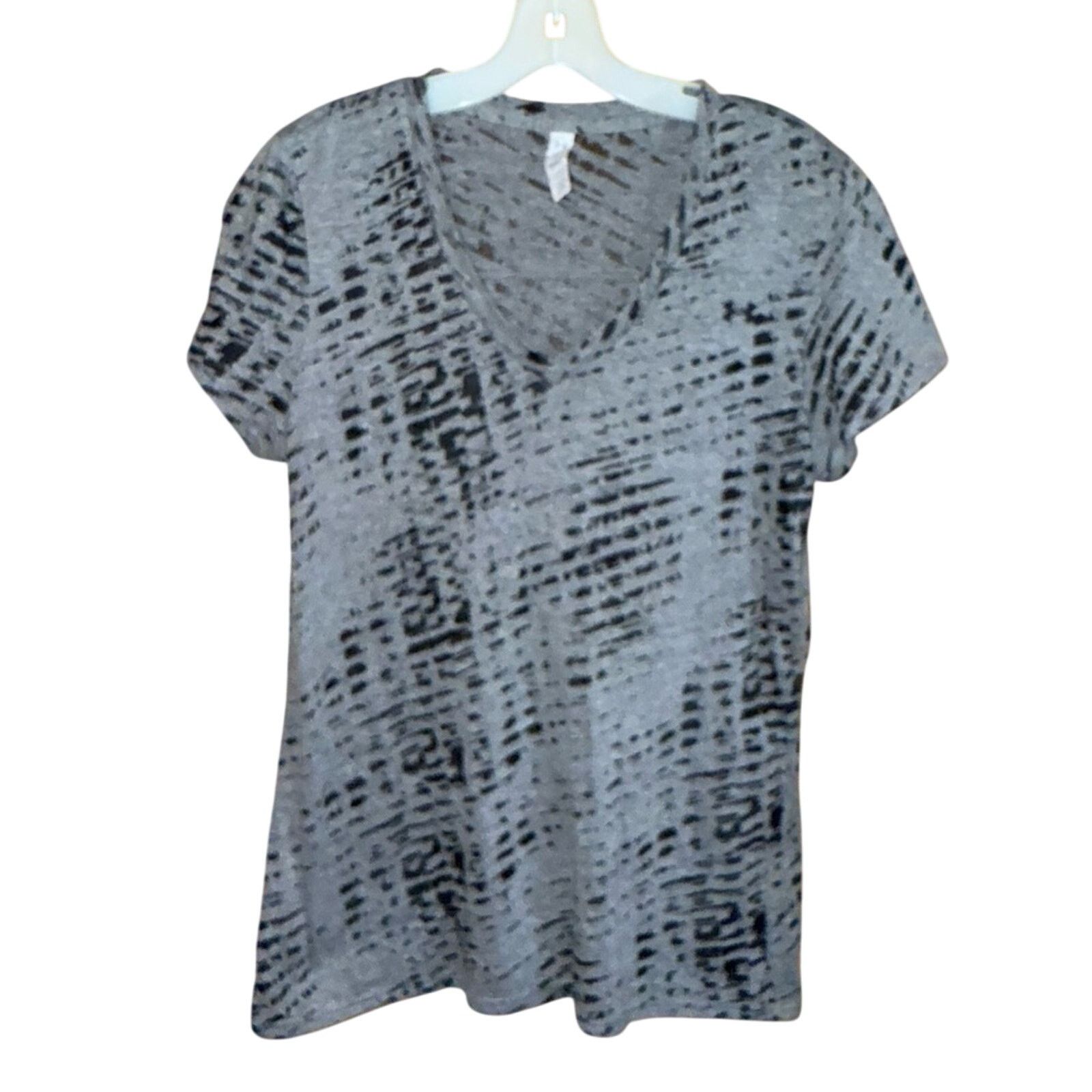 Under Armour Under Armour Heat Gear Top. Size Large. Gray and Black. Size L / US 10 / IT 46 - 1 Thumbnail