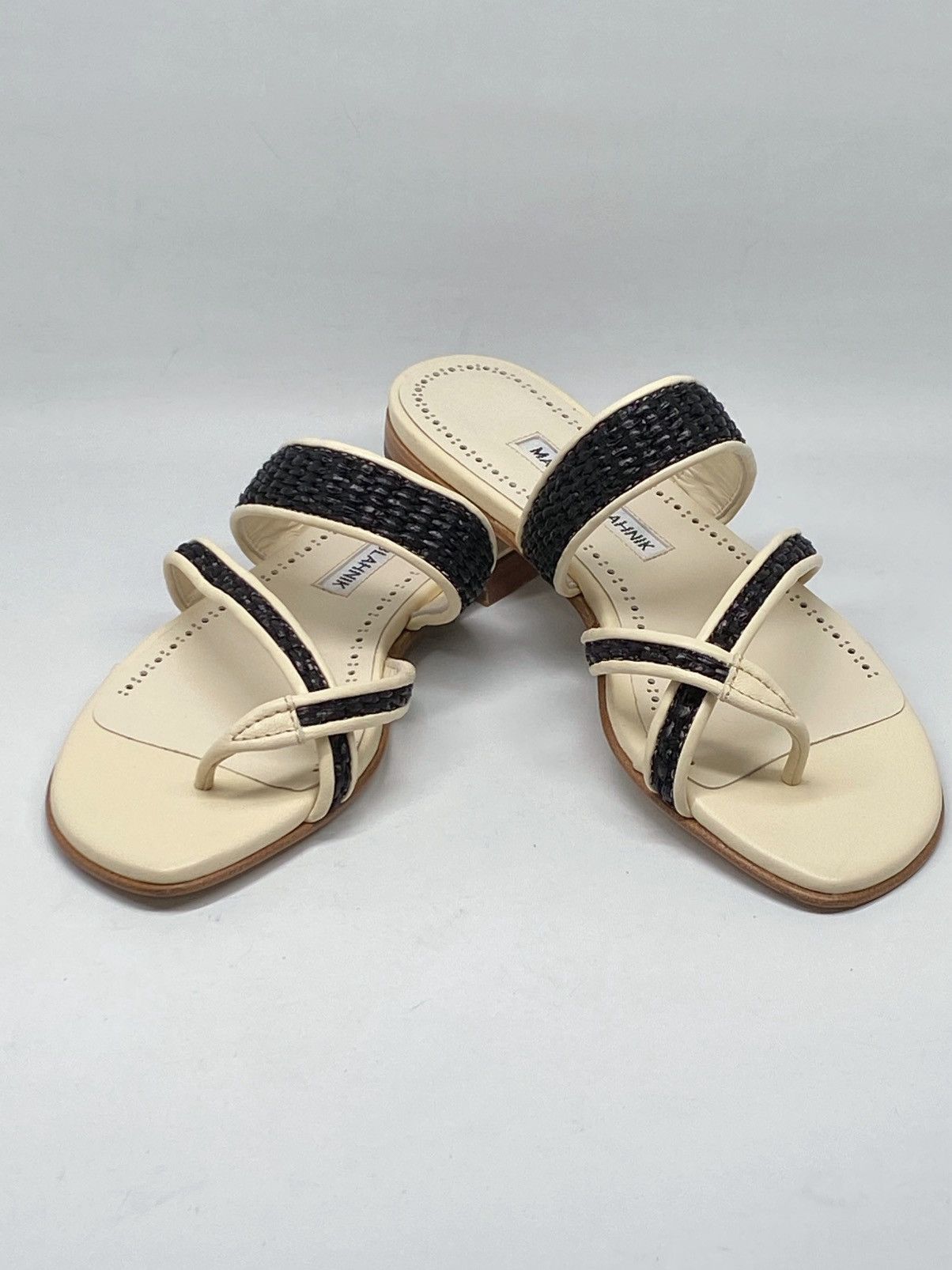 Manolo Blahnik Manolo Blahnik Susara Leather Sandals size 36 Size US 6 / IT 36 - 5 Thumbnail