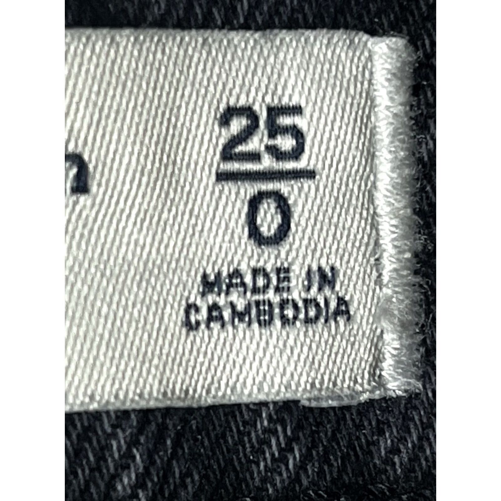 Abercrombie & Fitch Abercrombie & Fitch The Mom Short High Rise Black Denim Cutoff Shorts Size 25/0 Womens Regular 5-Pocket Grunge Casual Streetwear Size 42" / US 20 - 7 Thumbnail