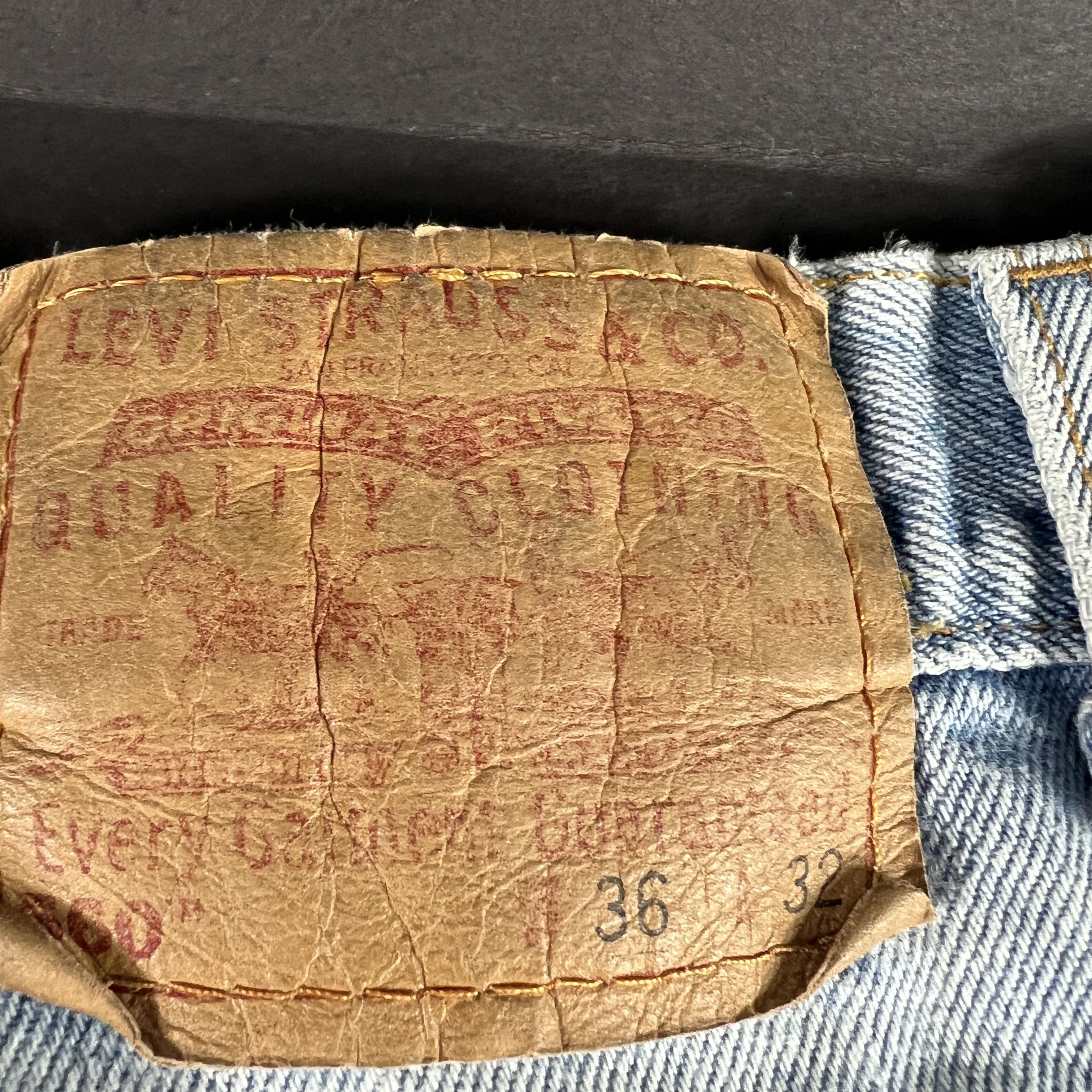Levi's × Vintage Y2K Levi's Jeans 560 Loose Tapered Light Blue Faded Denim Size US 35 - 14 Thumbnail