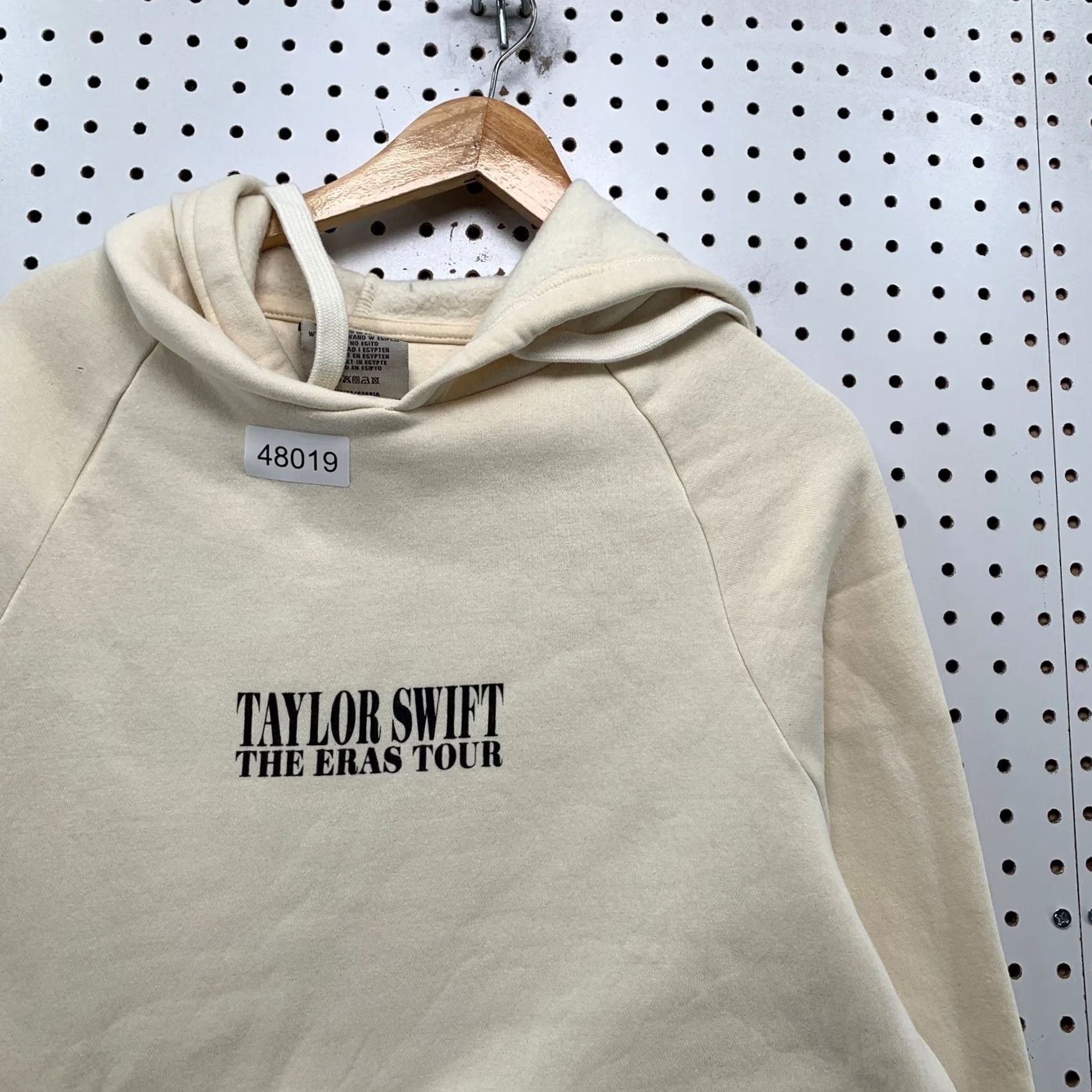 Vintage Taylor Swift Eras Tour Hoodie Sweatshirt Mens M DISTRESSED Beige Shirt (Hoodie) Size US M / EU 48-50 / 2 - 6 Thumbnail