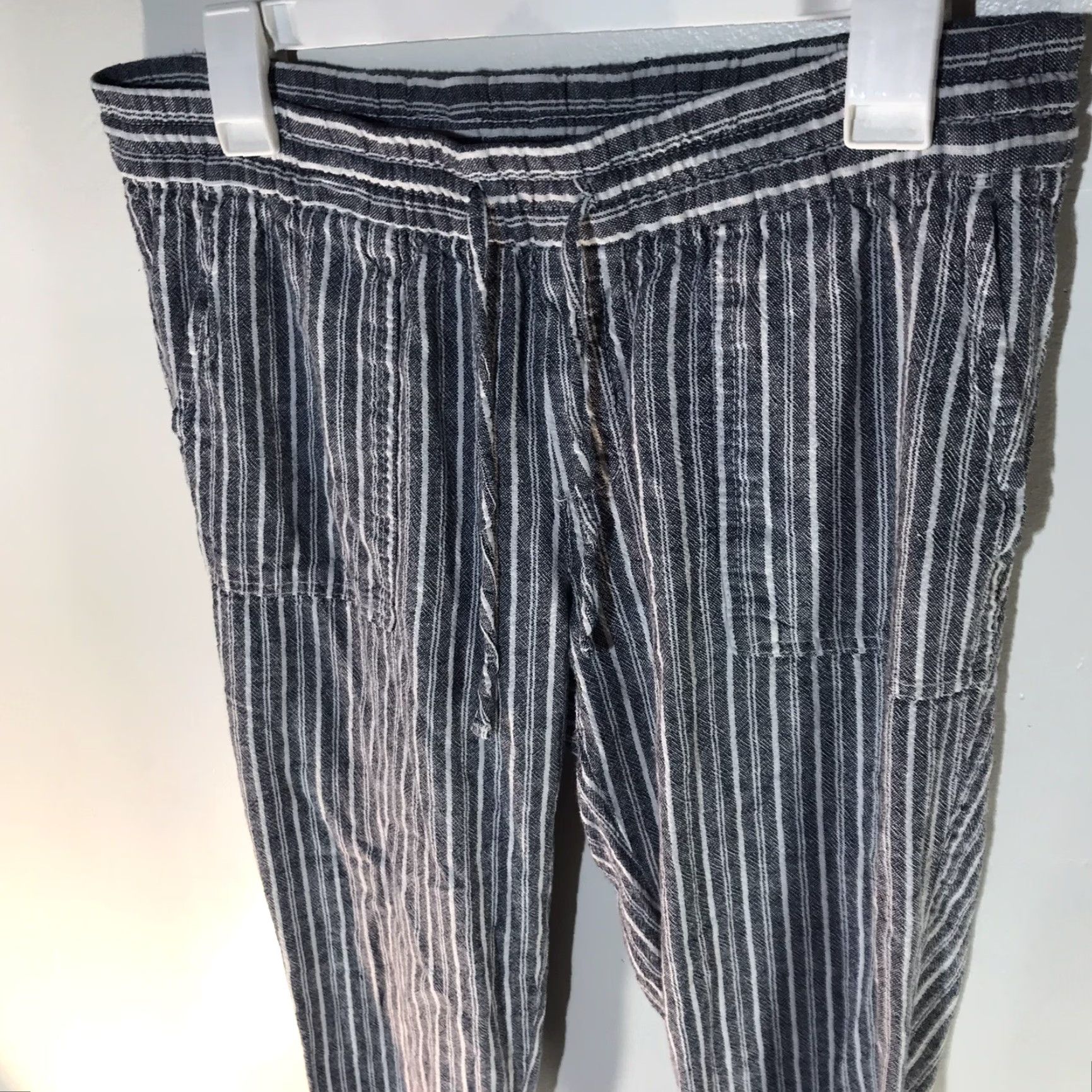 Old Navy Old Navy Women's Cropped Linen Blend Pants Summer Casual 32 Inch Waist White & Blue Striped Size 32" / US 10 / IT 46 - 2 Thumbnail
