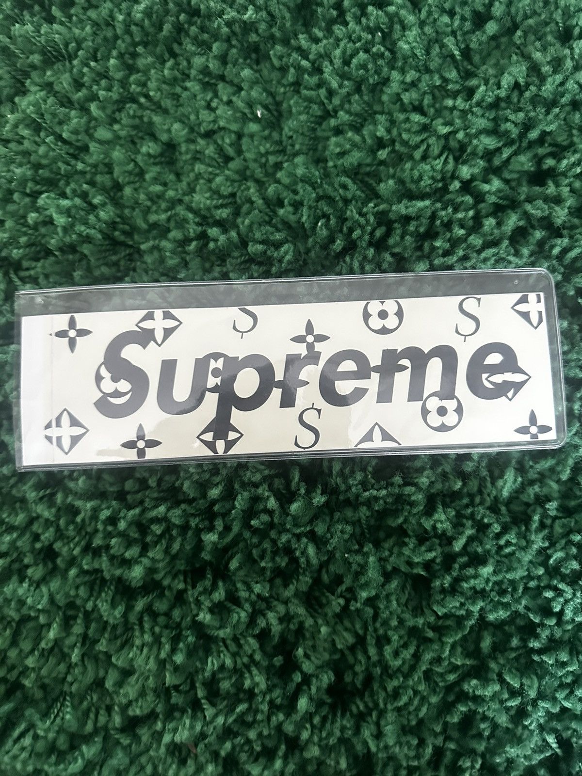 Louis Vuitton × Supreme CREAM SUPREME LOUIS VUITTON BOX LOGO