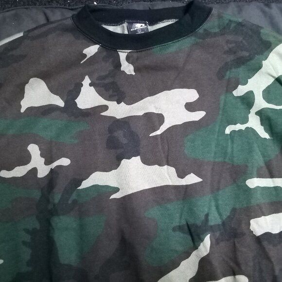 Vintage Vintage Ace Sportswear Camouflage Crewneck Sweatshirt Size US L / EU 52-54 / 3 - 1 Thumbnail