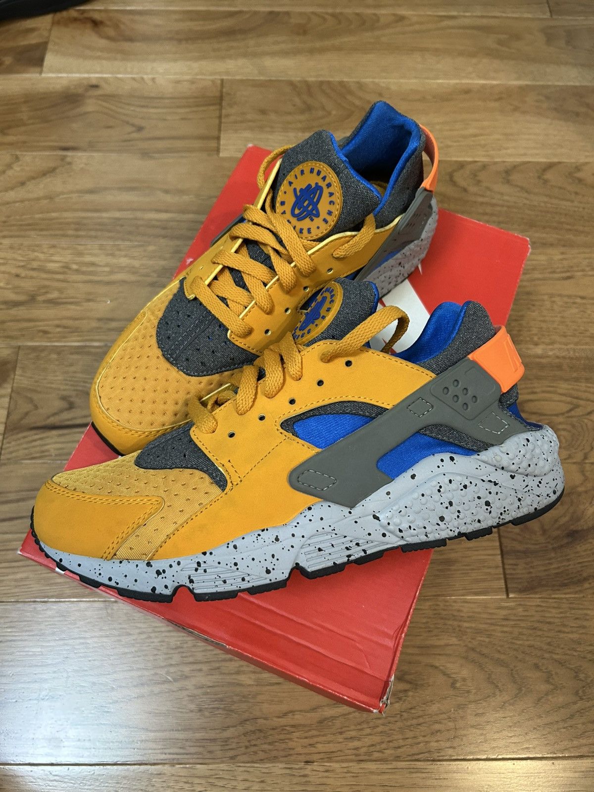 Nike Nike Huarache Gold Leaf (RARE) Size US 9 / EU 42 - 1 Thumbnail