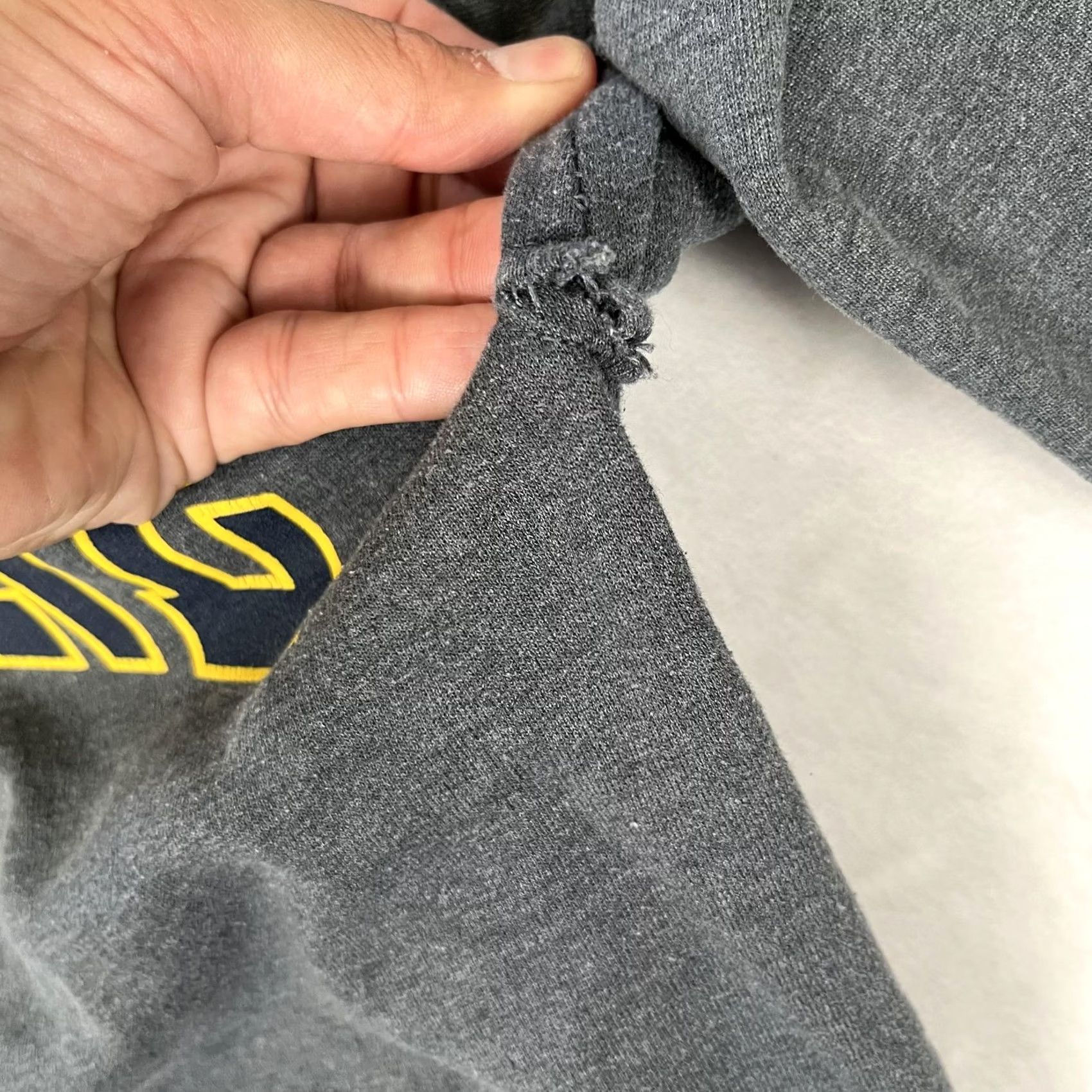 Gildan VINTAGE UC Irvine Hoodie Mens Small Gray Fleece Sweatshirt College Y2K Size US S / EU 44-46 / 1 - 5 Thumbnail
