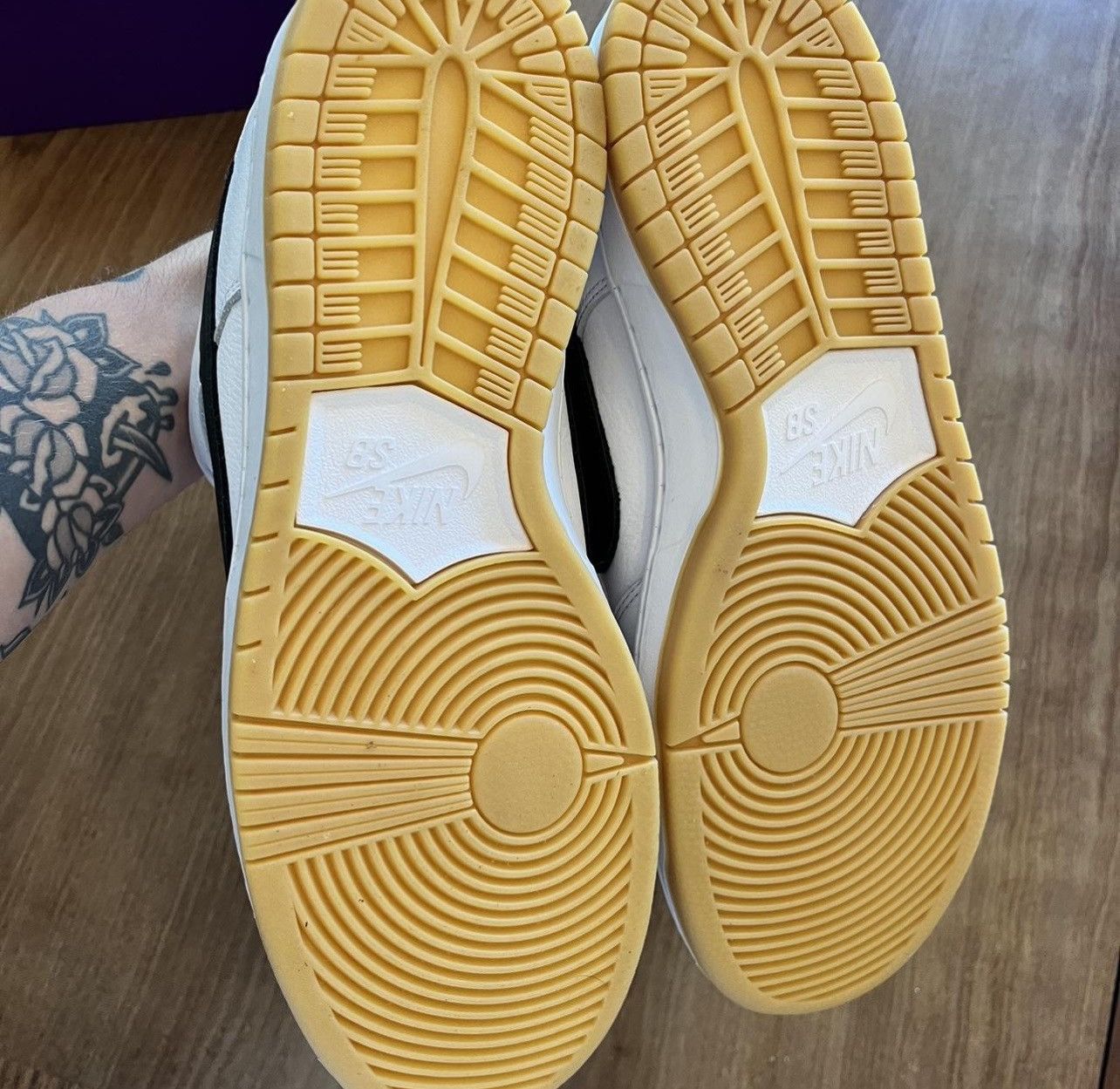 Nike Nike sb dunk low white gum Size US 10.5 / EU 43-44 - 5 Thumbnail