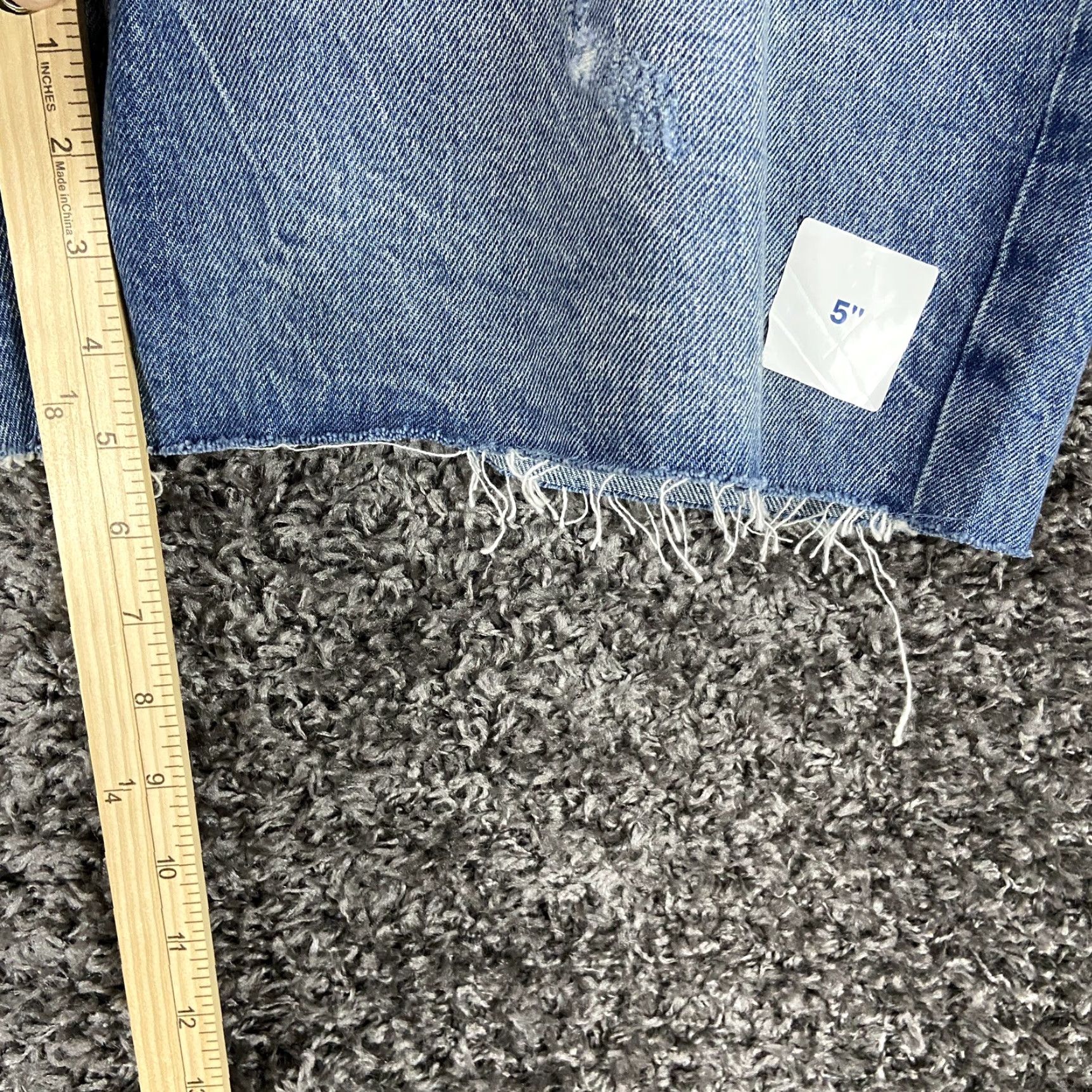 Old Navy NEW Old Navy Distressed Denim Cut-Off Shorts Women's Size 16 Blue Size 38" / US 16 / IT 52 - 7 Thumbnail