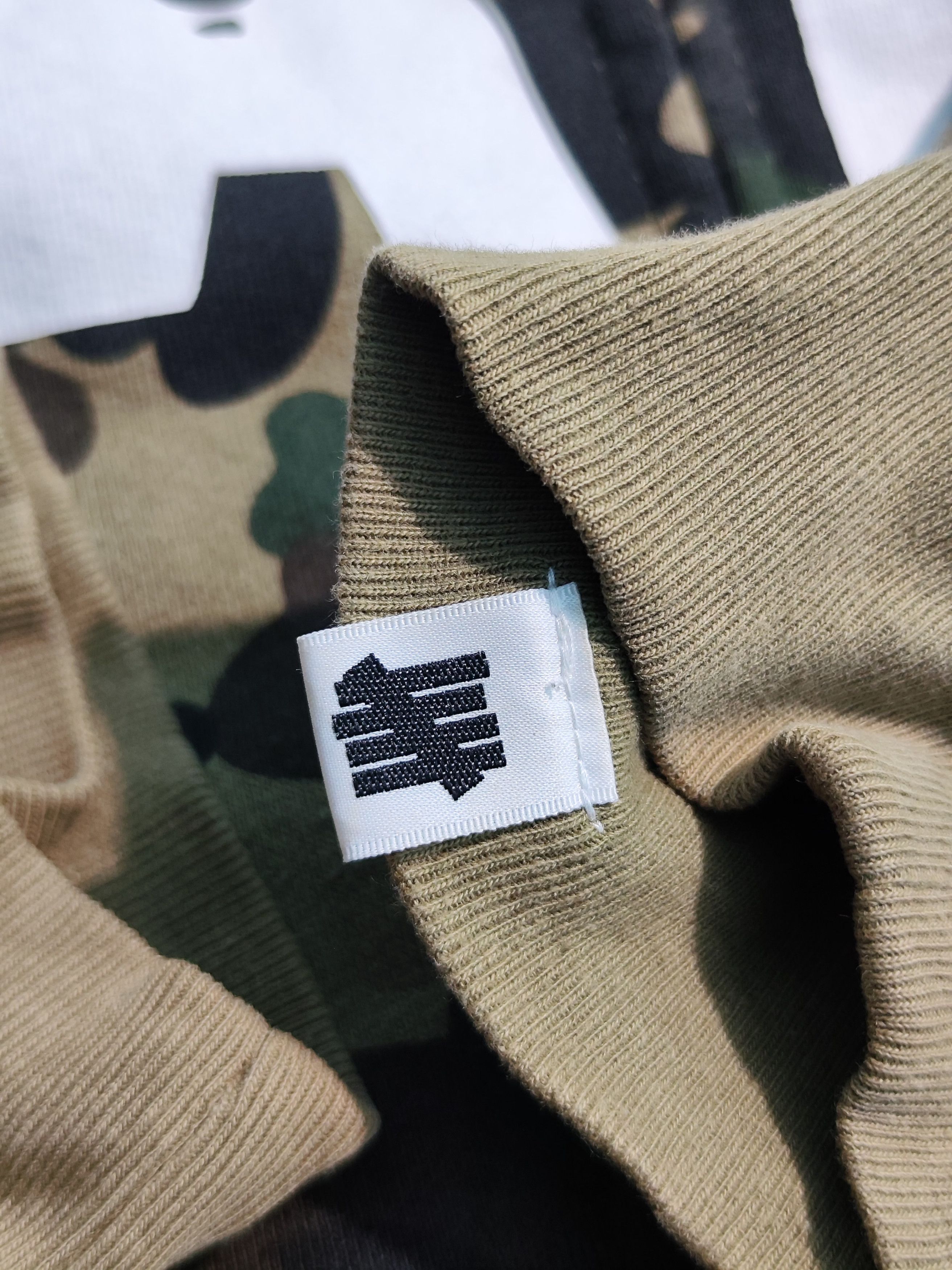 Bape × Undefeated BAPE × Undefeated - 1st Camo Ronin Full Zip Hoodie Rare Size US XXL / EU 58 / 5 - 14 Thumbnail