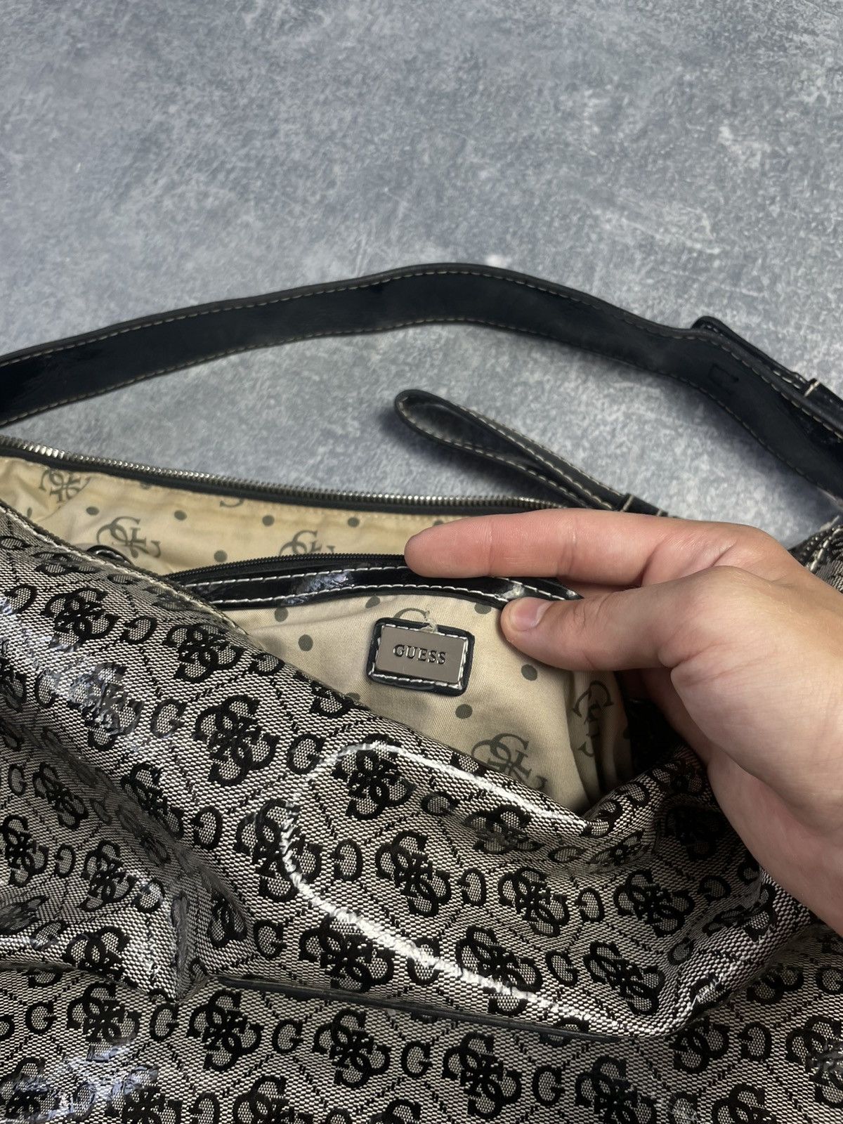 Guess Vintage monogram Guess Y2K Avantgarde shulder hobo bag Size ONE SIZE - 4 Thumbnail