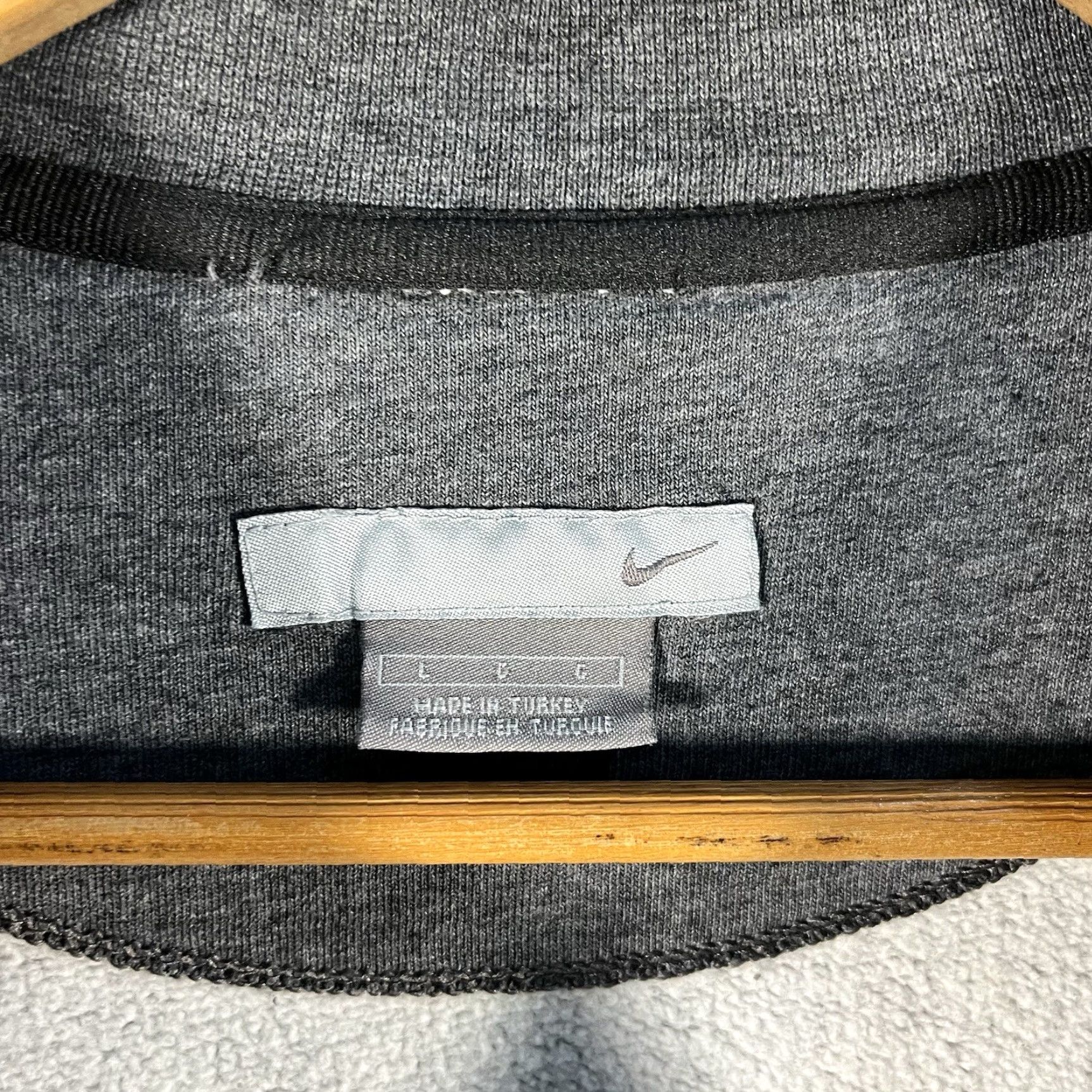 Nike Vintage Nike Sweater Mens Large Gray Crewneck Sweatshirt Pullover Swoosh Y2k Size US L / EU 52-54 / 3 - 4 Thumbnail