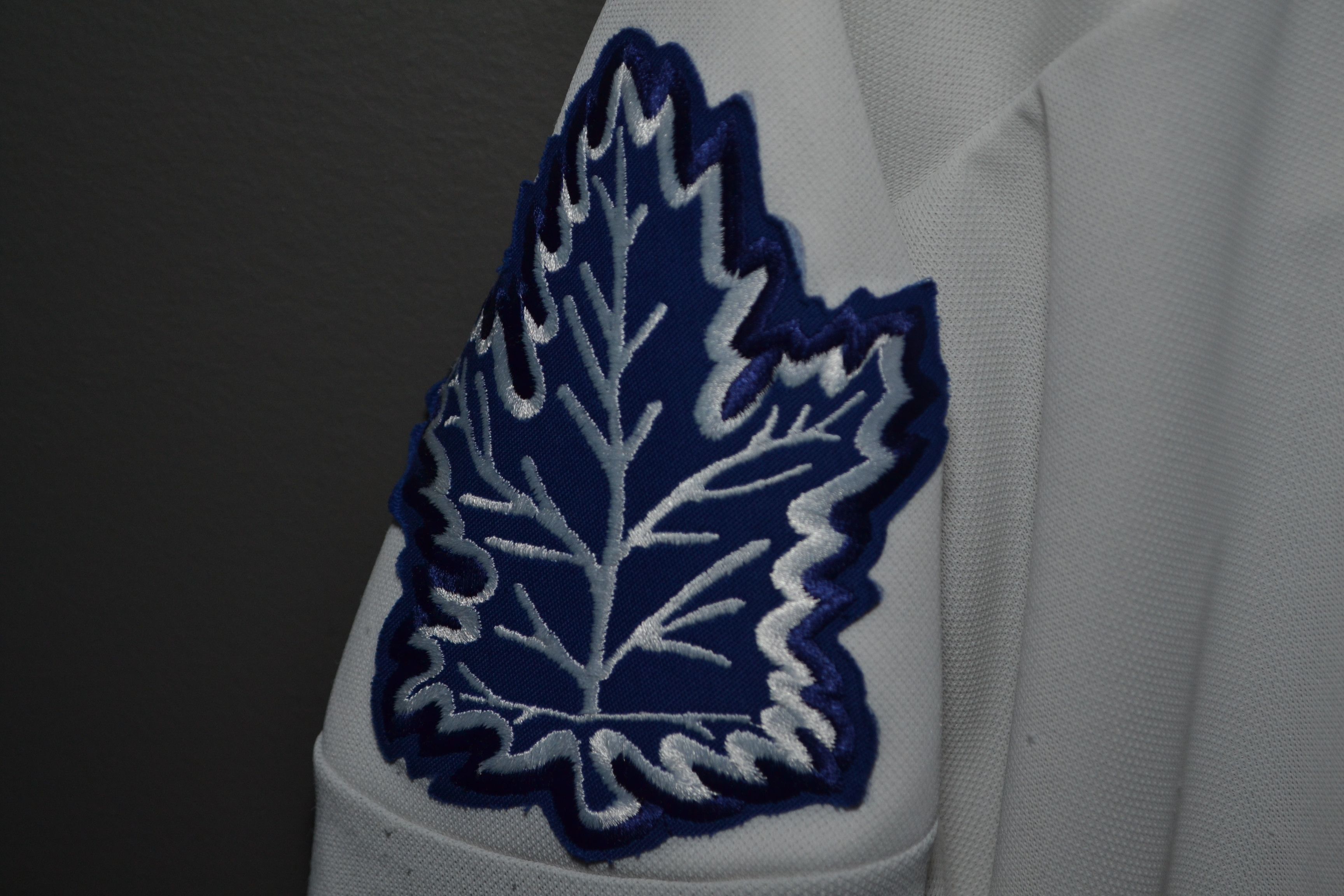 Ccm × Vintage Vintage CCM Wendel Clark Toronto Maple Leafs Hockey Jersey Size US L / EU 52-54 / 3 - 4 Thumbnail