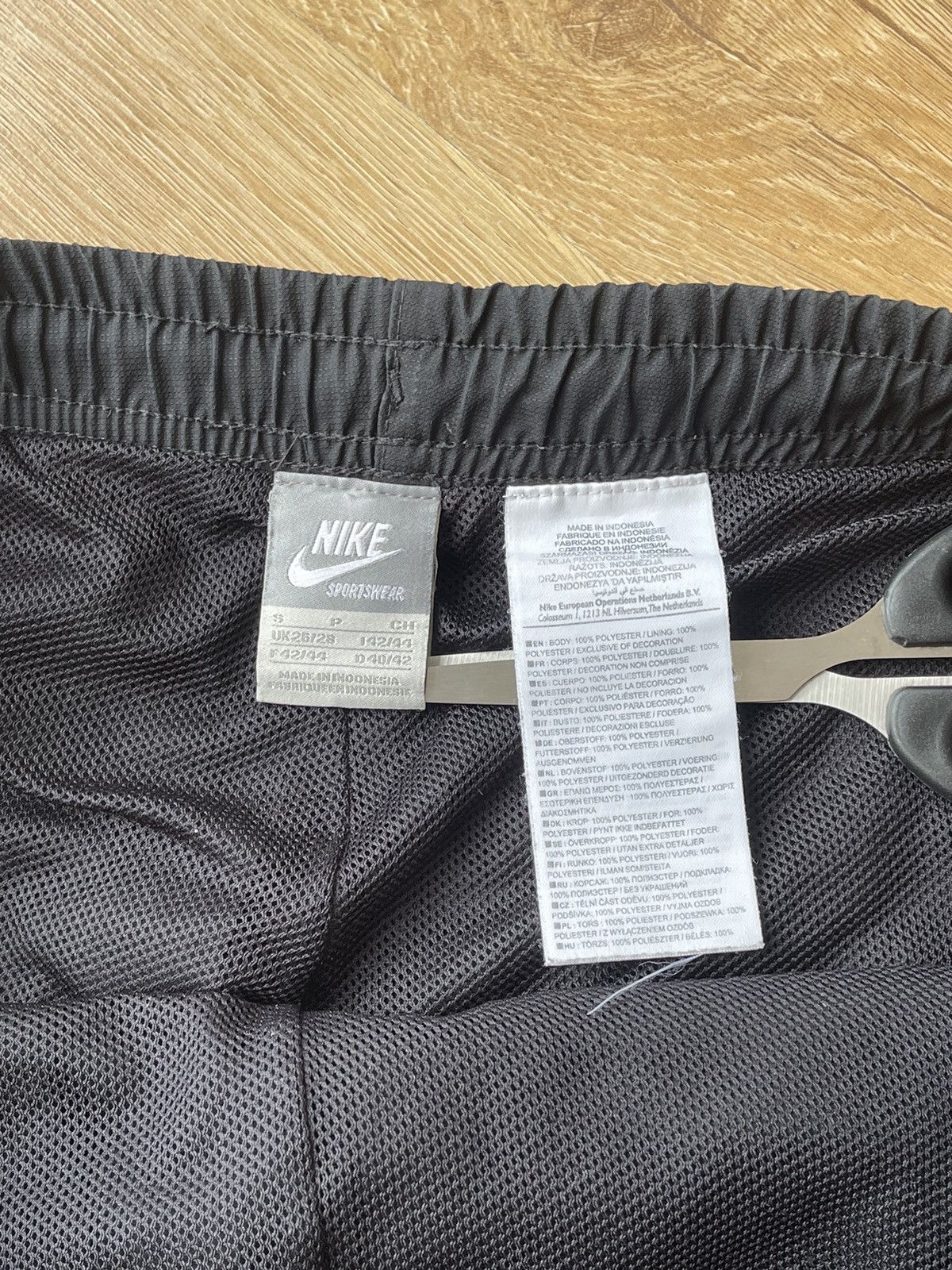 Nike Vintage Nike Air Logo Baggy Parachute Track Pants Size S Size US 34 / EU 50 - 12 Thumbnail