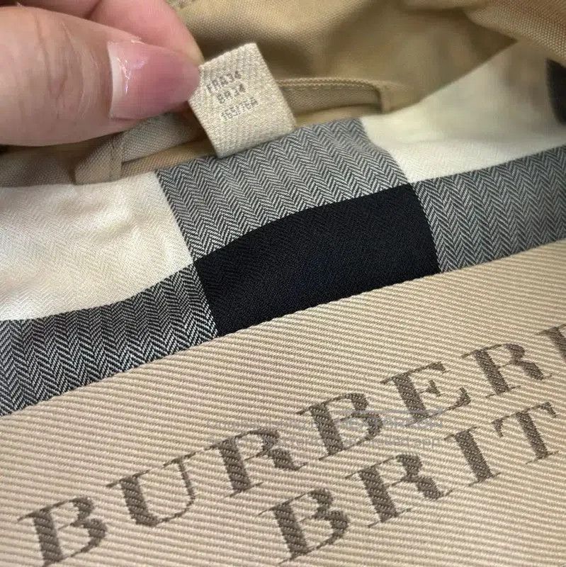 Burberry Burberry Khaki Long Trench Coat for Women. Size XS / US 0-2 / IT 36-38 - 4 Thumbnail