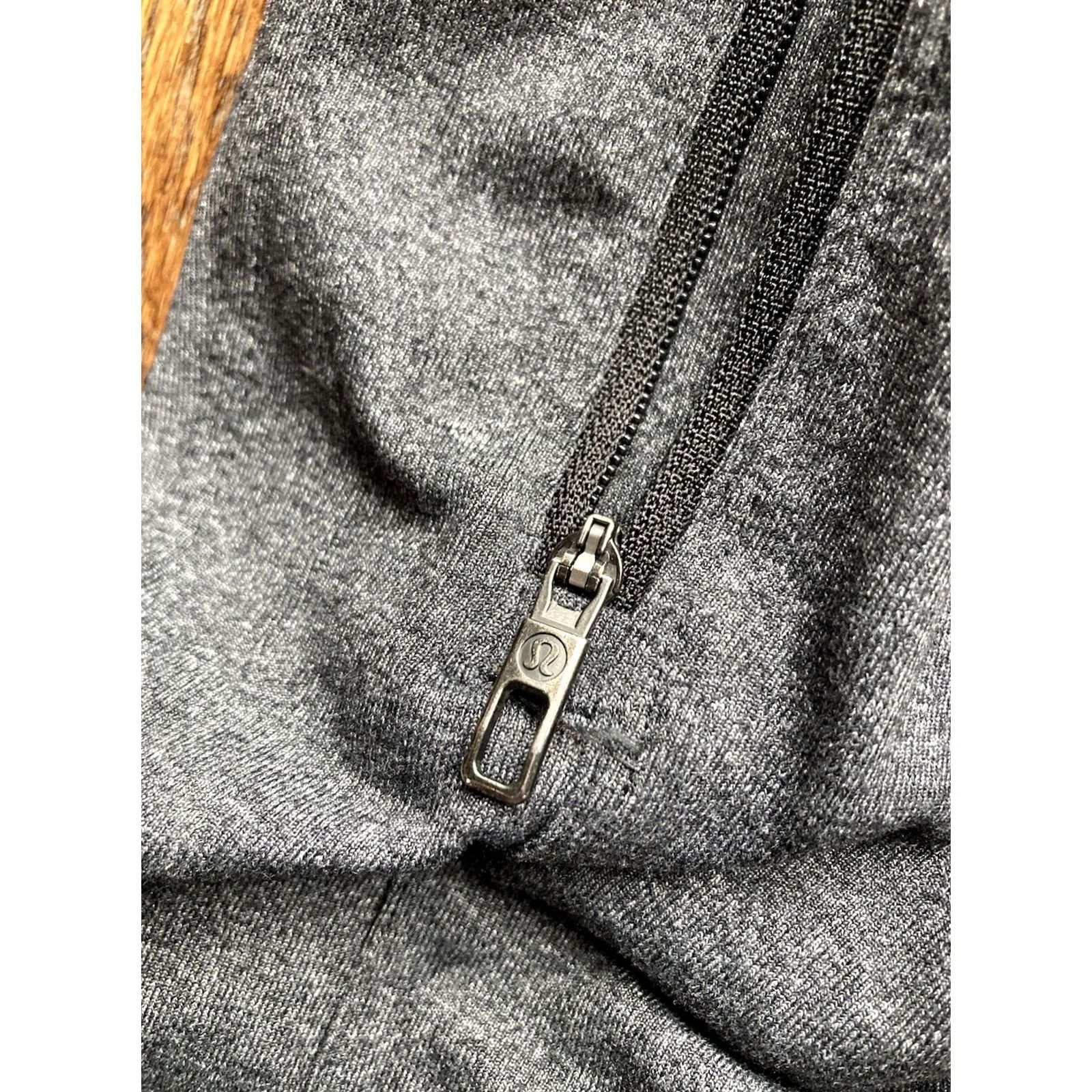 Lululemon Lululemon Mens Sweatpants Size L Performance Stretch Gym Gray A60416 Pants Straight Athletic Regular Size US 33 - 7 Thumbnail