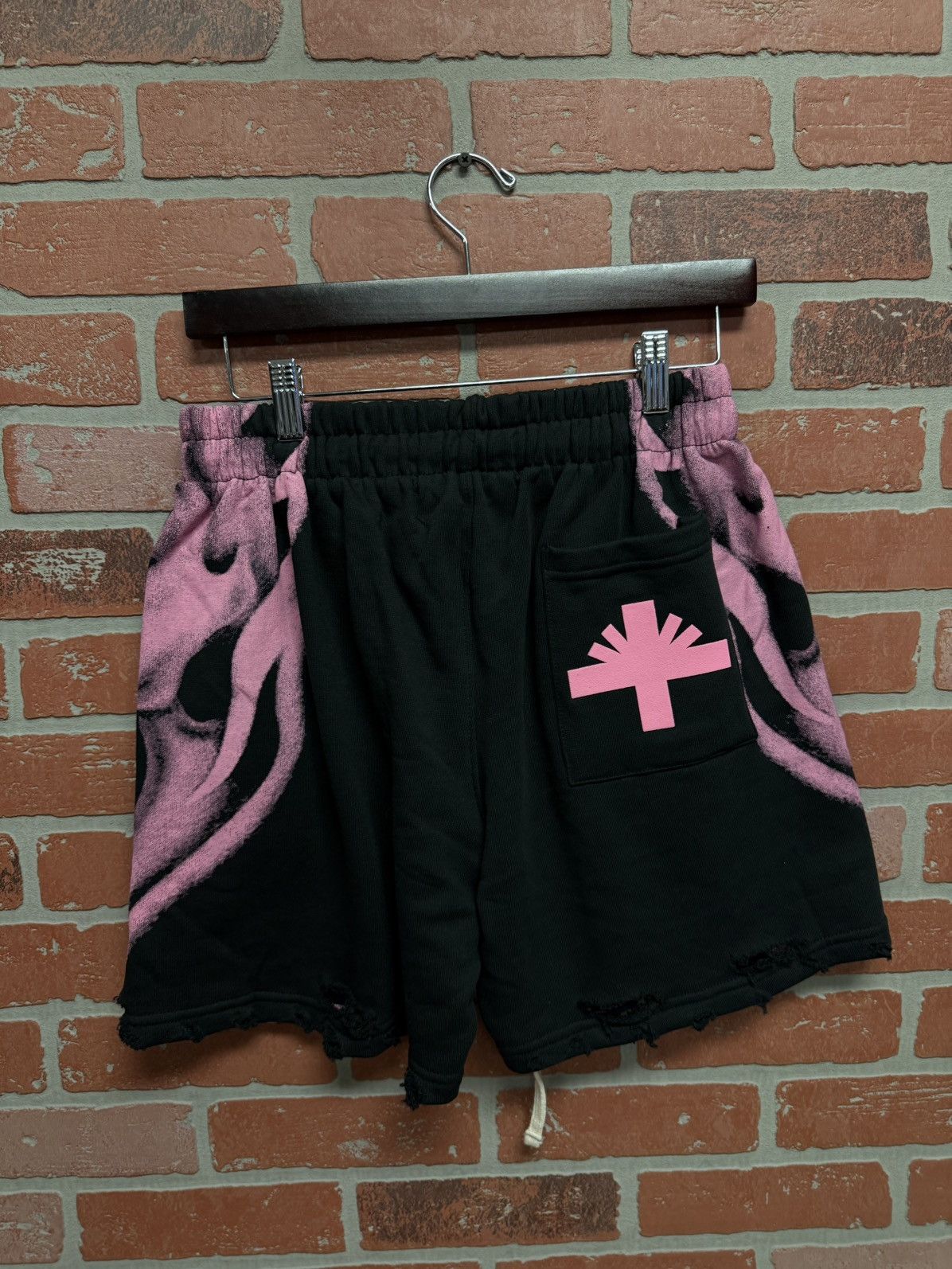 Vertabrae Vertabrae Pink Skull Shorts Size Medium New Size US 29 - 3 Thumbnail
