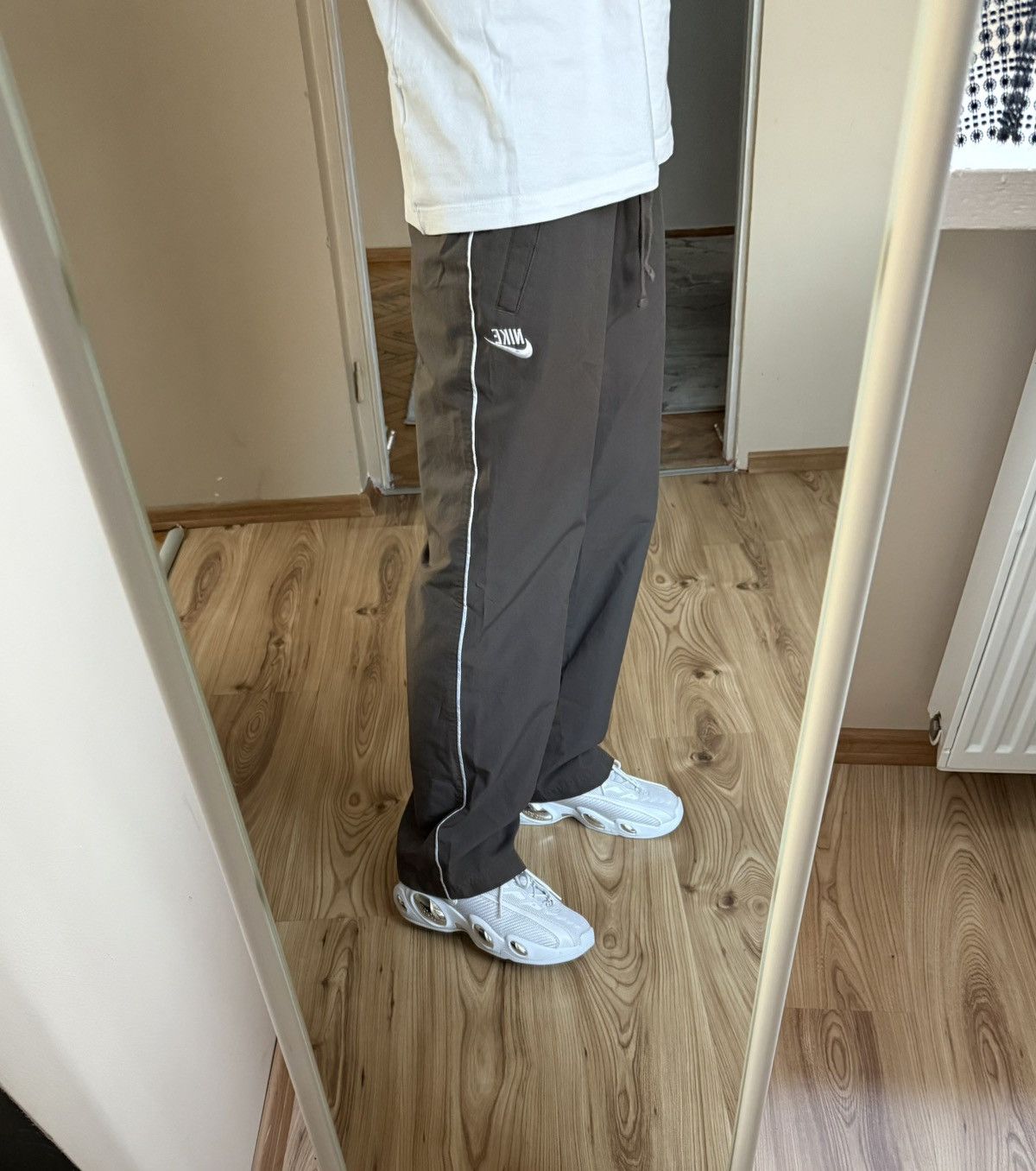 Nike × Vintage Vintage 00’s Y2K Nike Swoosh Loose Fit Sweatpants Brown Size 26" / US 2 / IT 38 - 1 Thumbnail