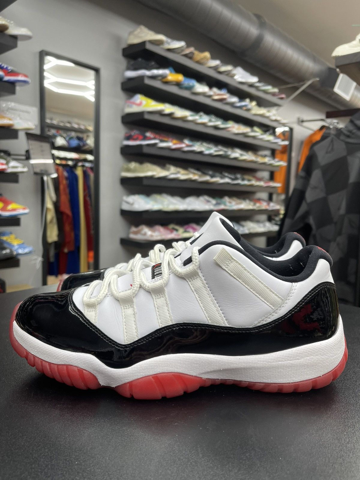 Jordan Brand Size 10.5 - Jordan 11 Concord Bred Low Size US 10.5 / EU 43-44 - 1 Thumbnail