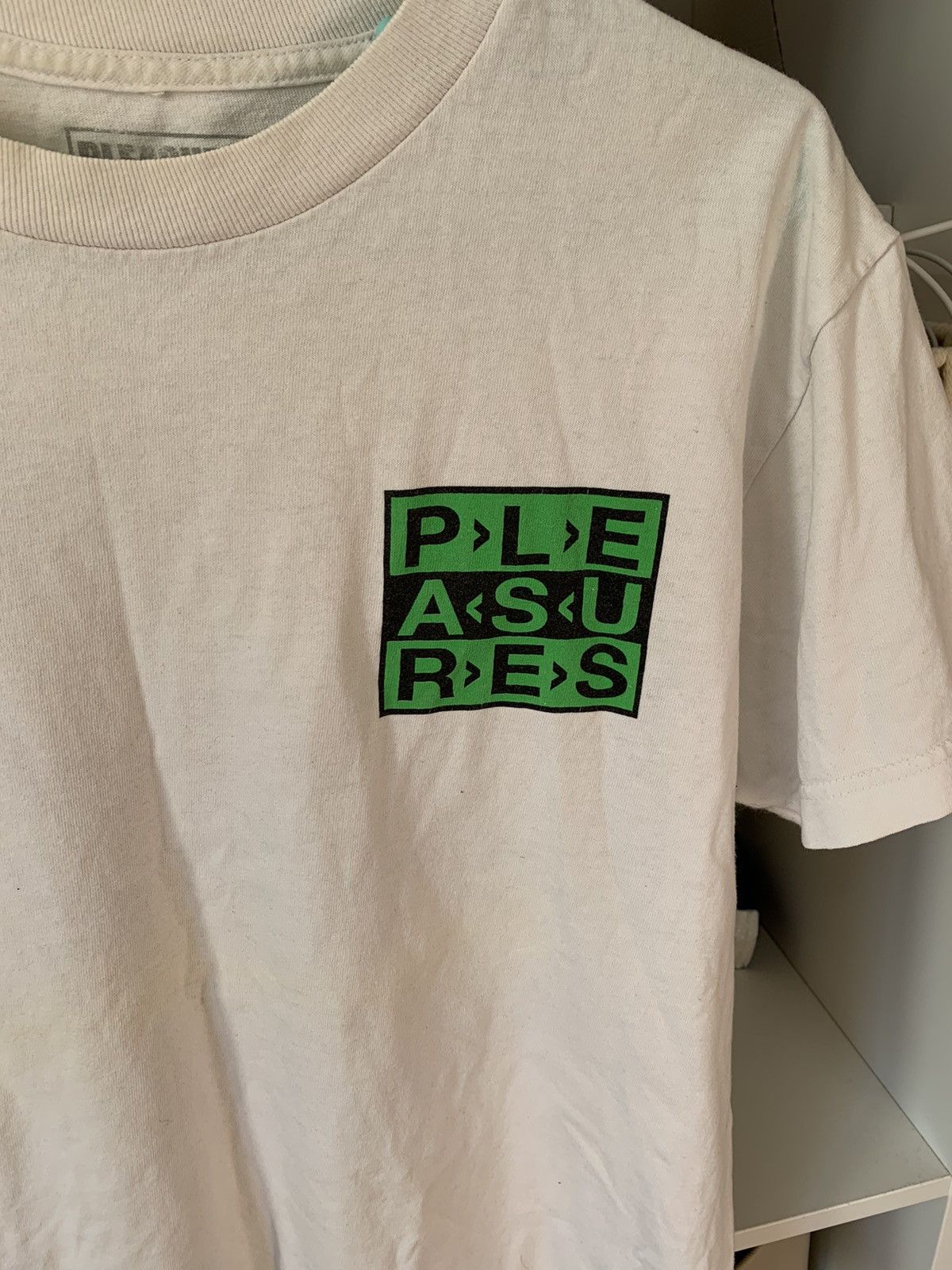 Pleasures Vintage Pleasures Big Logo T-shirt Y2K M Size US M / EU 48-50 / 2 - 3 Thumbnail