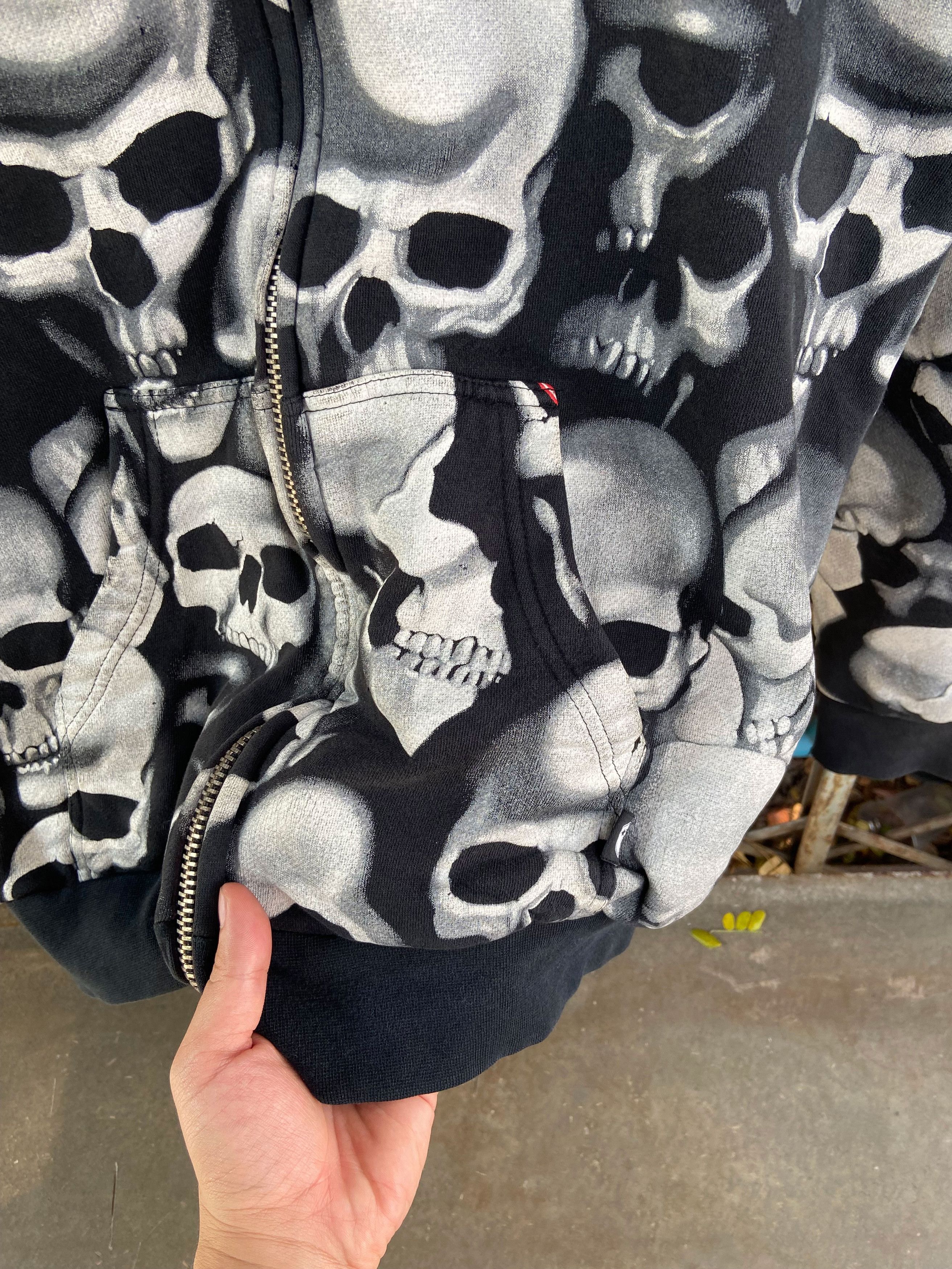 FAMOUS STARS & STRAPS SKULLS ZIP UP HOODIE