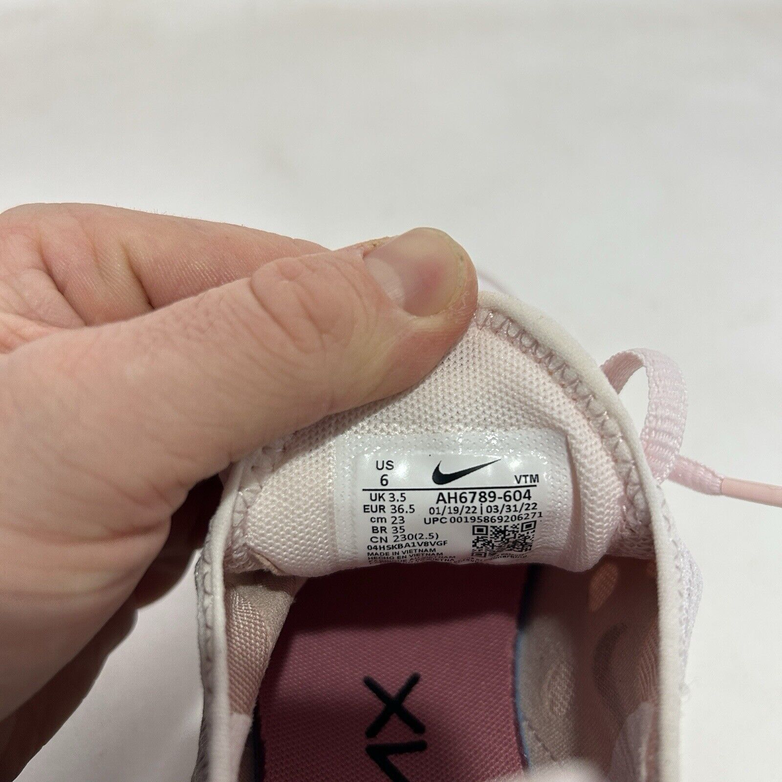 Nike Nike Air Max 270 WMNS “Light Soft Pink” Size US 6 / IT 36 - 5 Thumbnail