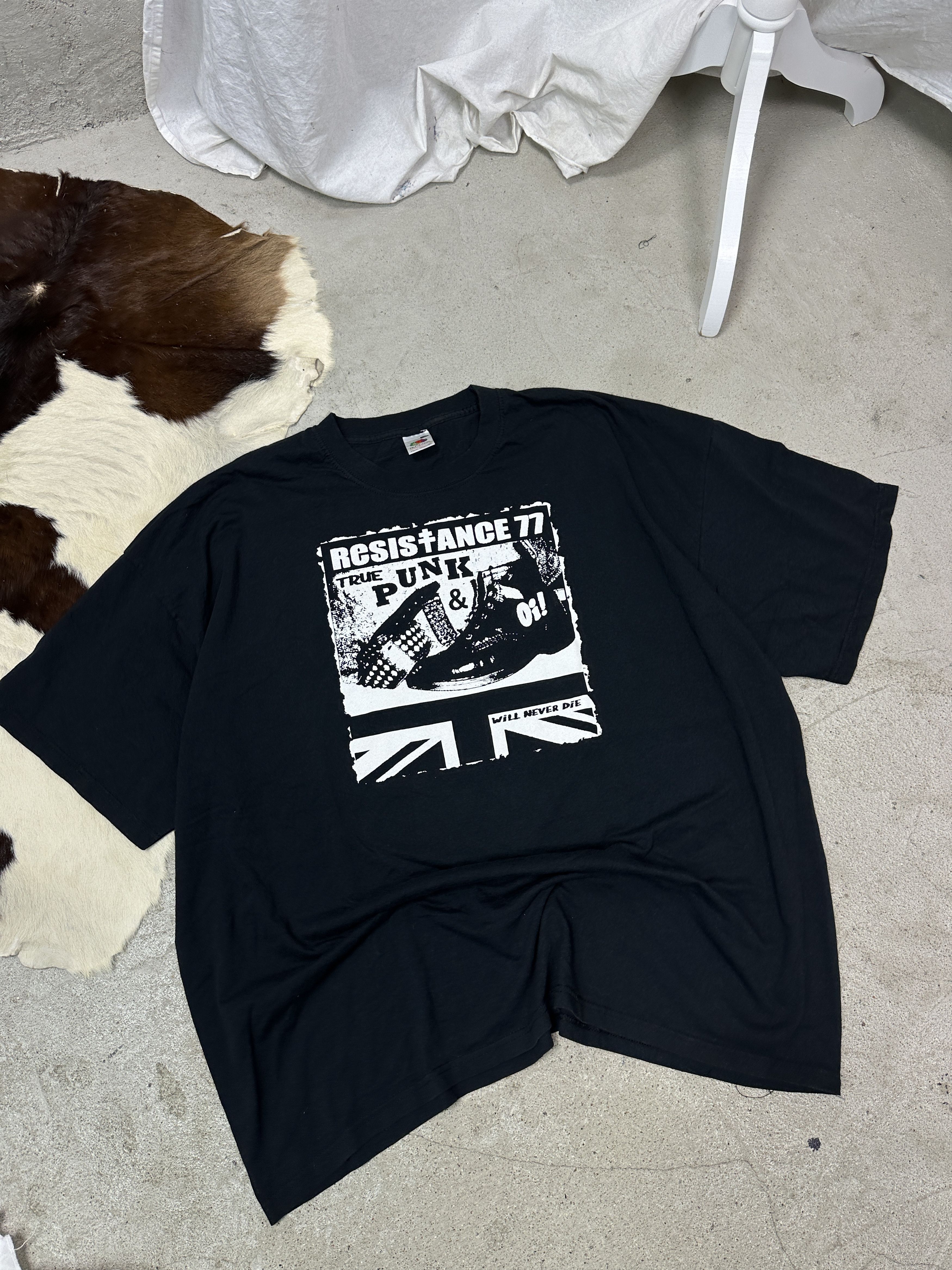 Vintage Vintage Streetwear Resistance 77 Punk Band T-shirt 00s Size US XXL / EU 58 / 5 - 1 Thumbnail