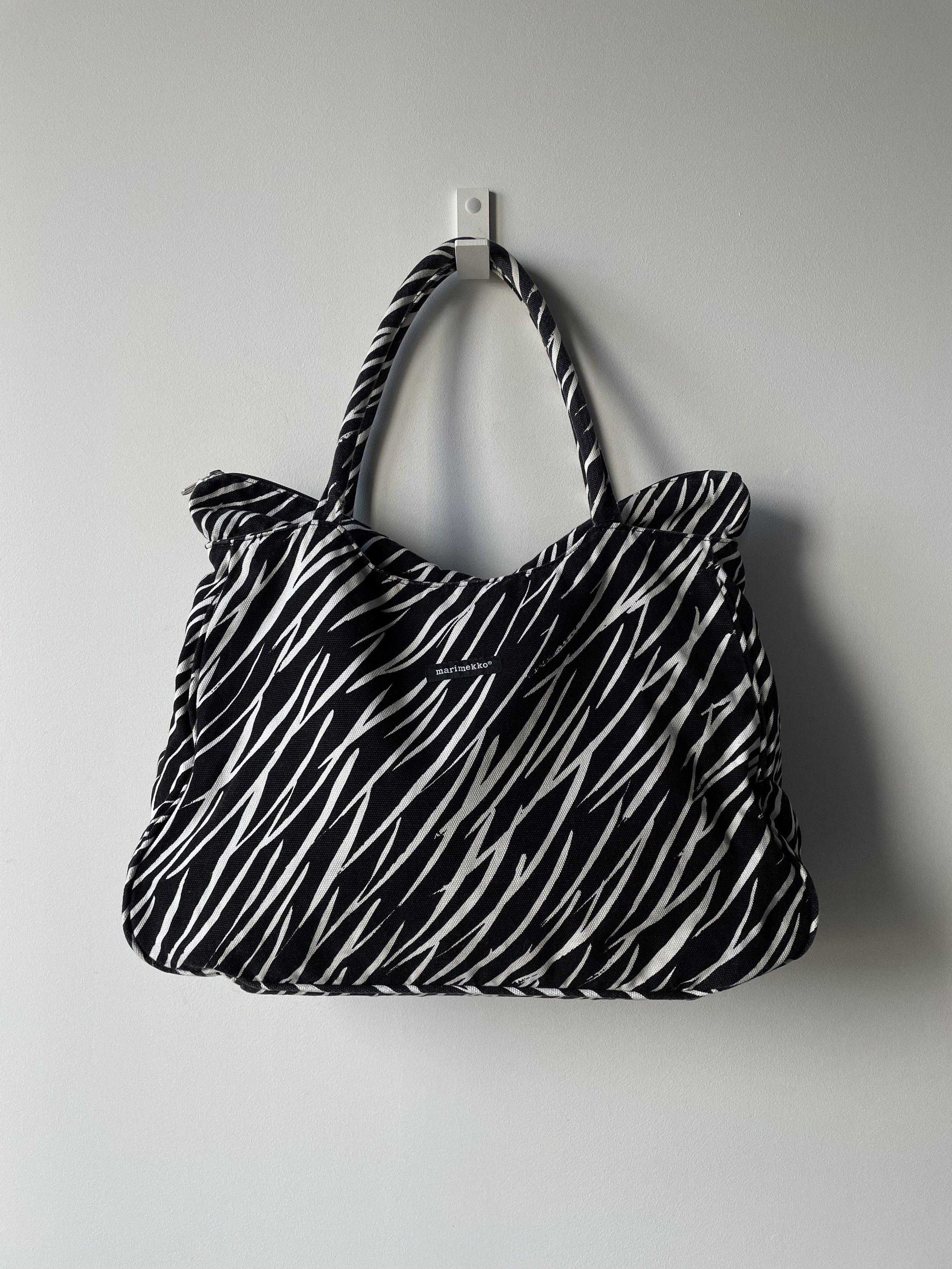 Marimekko Marimekko Zebra Pattern Handbag Shoulder Bag 7862AC Size ONE SIZE - 1 Thumbnail