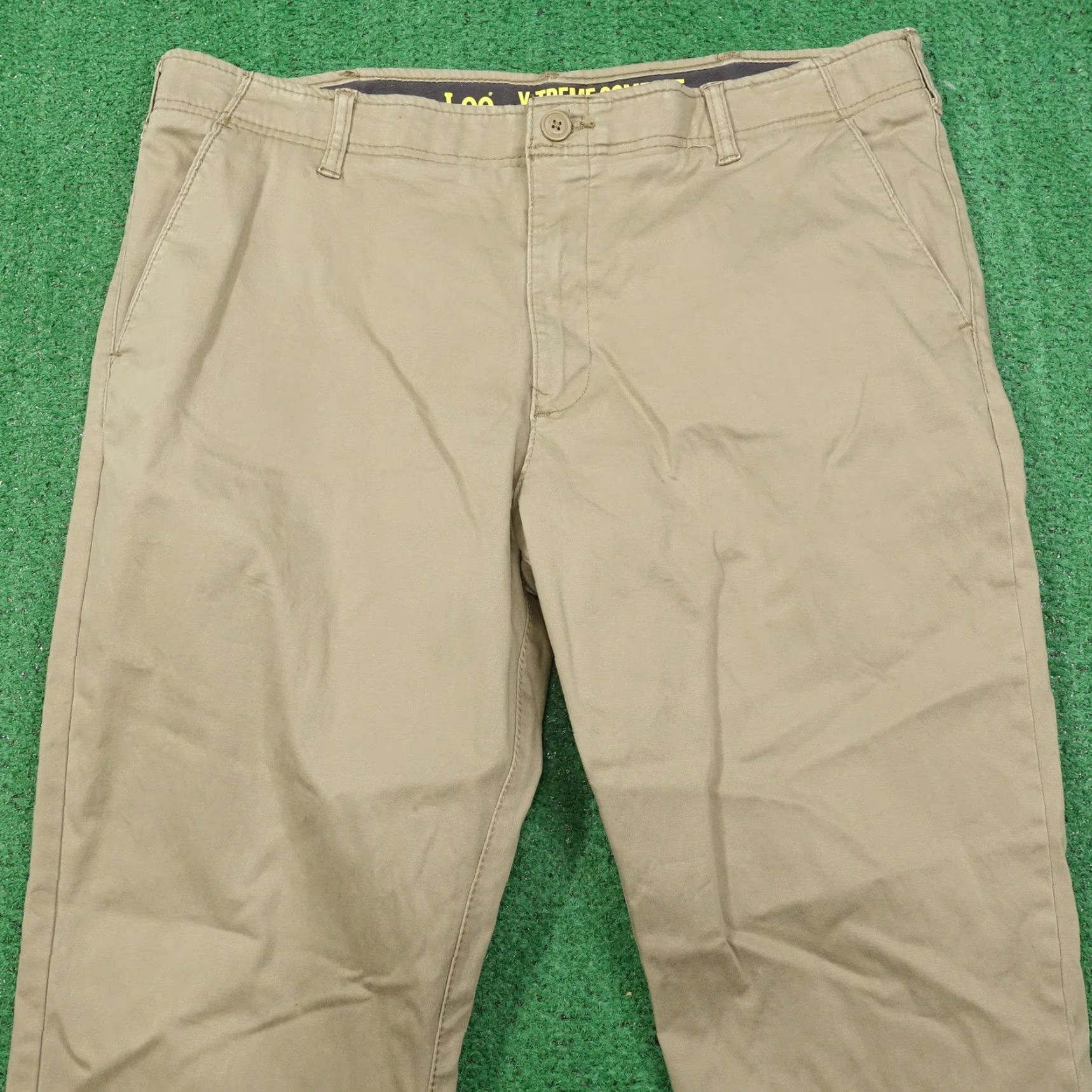 Lee LEE Beig e Khaki Chino Pants Mens 38x30 X-Treme Comfort Regular Inseam 30 - Flat Front, Beltless, Pre-Owned, Size 38 Regular Mens Size US 38 / EU 54 - 2 Thumbnail
