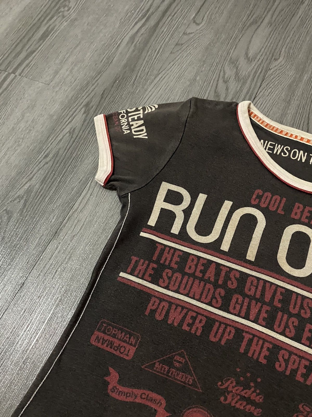 Hysteric Glamour Newson The World Run Over Event Ringer Tee Hysteric Design Size S / US 4 / IT 40 - 4 Thumbnail