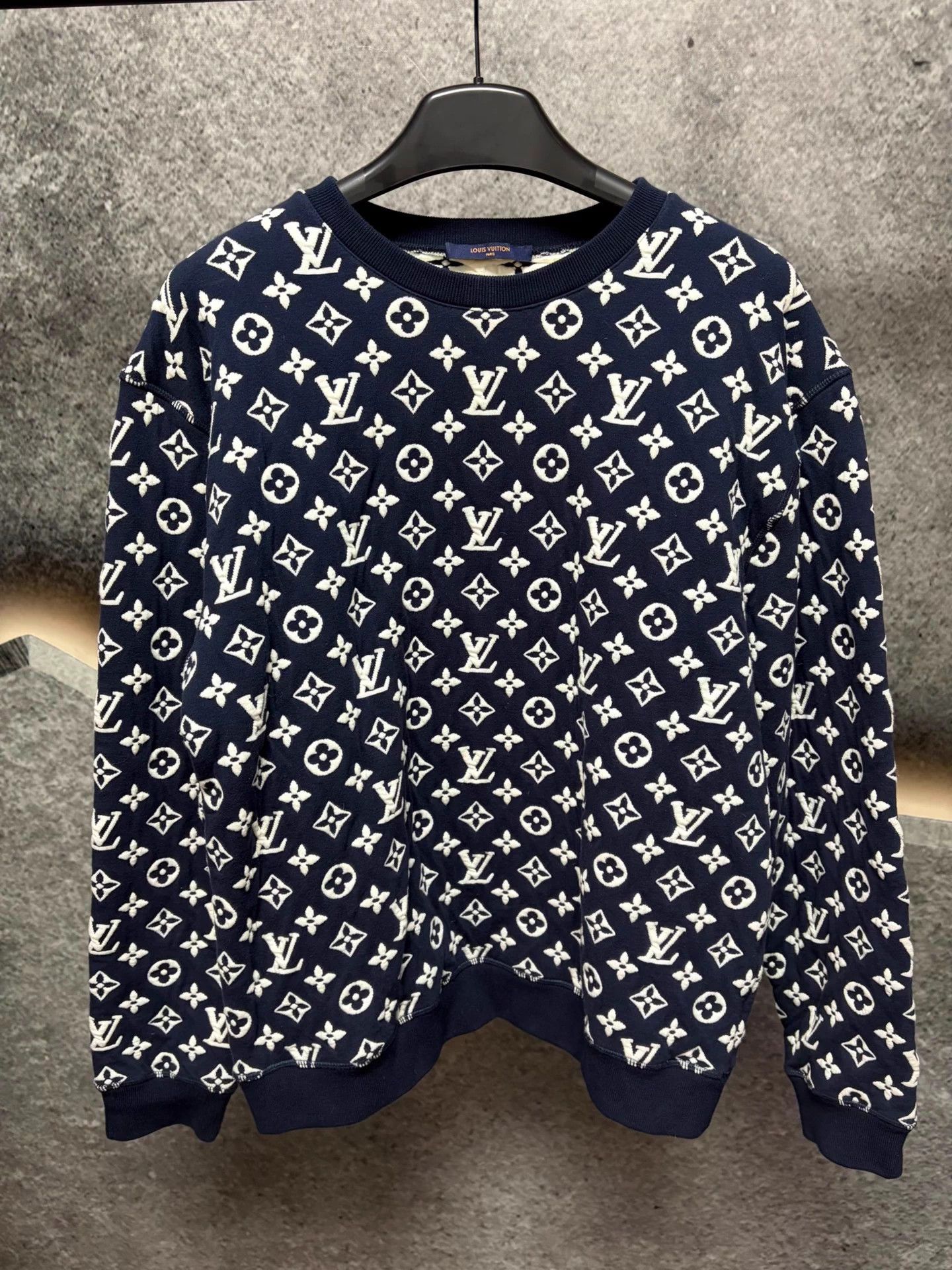 Louis Vuitton LV men's sweatshirt L Italian made Size US L / EU 52-54 / 3 - 1 Thumbnail