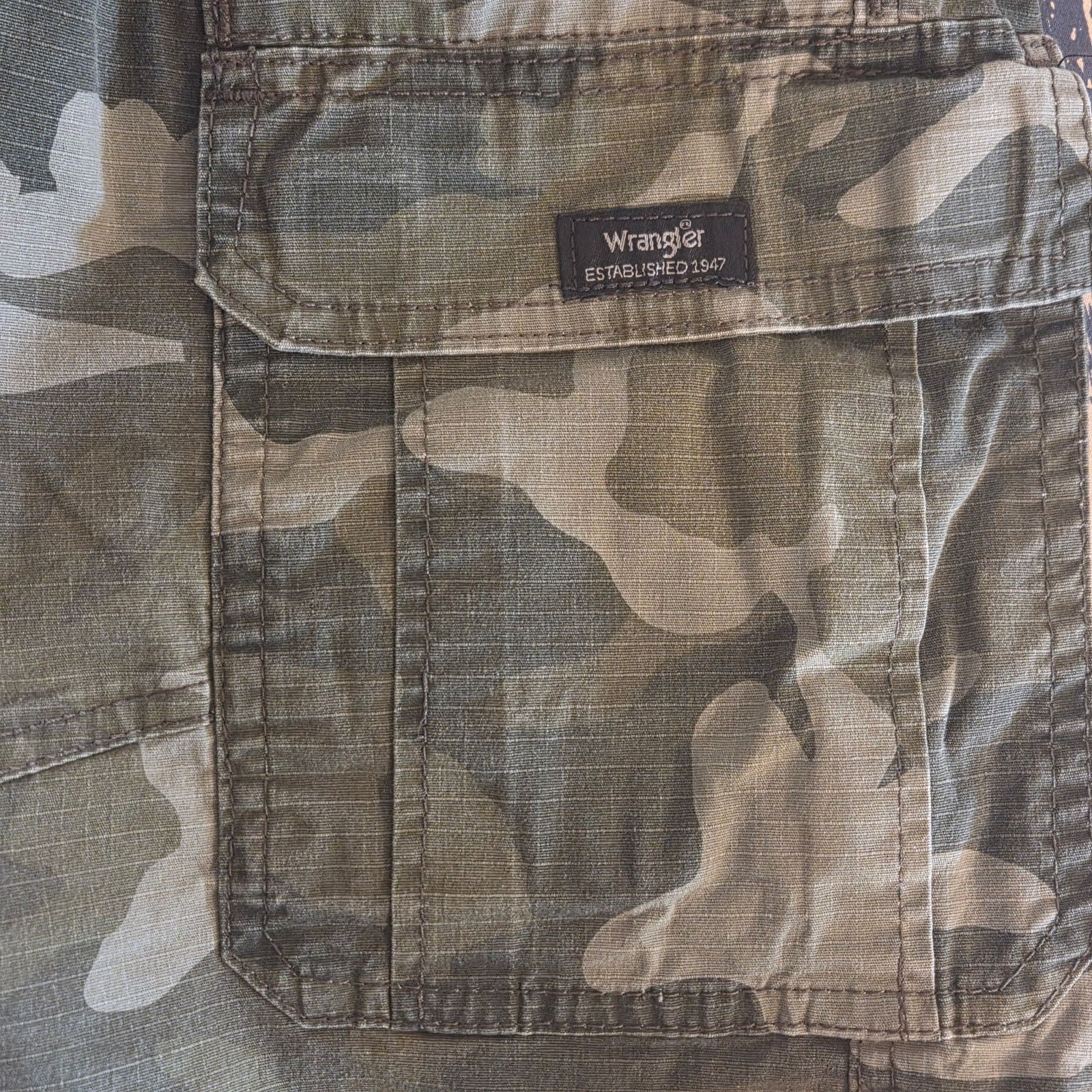 Wrangler Wrangler Rugged Men's Army Fatigue Cargo Shorts - Size 42 Size US 42 / EU 58 - 4 Thumbnail