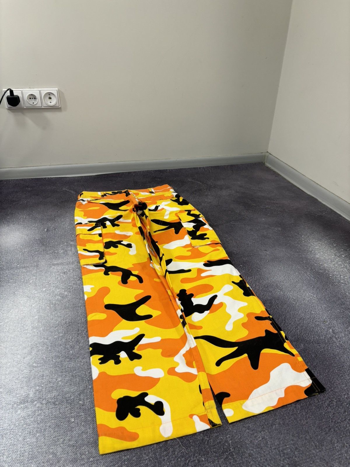 Karl Kani Vintage Karl Kani Y2K Camo Military Hype Baggy Cargo Pants Size US 32 / EU 48 - 14 Thumbnail