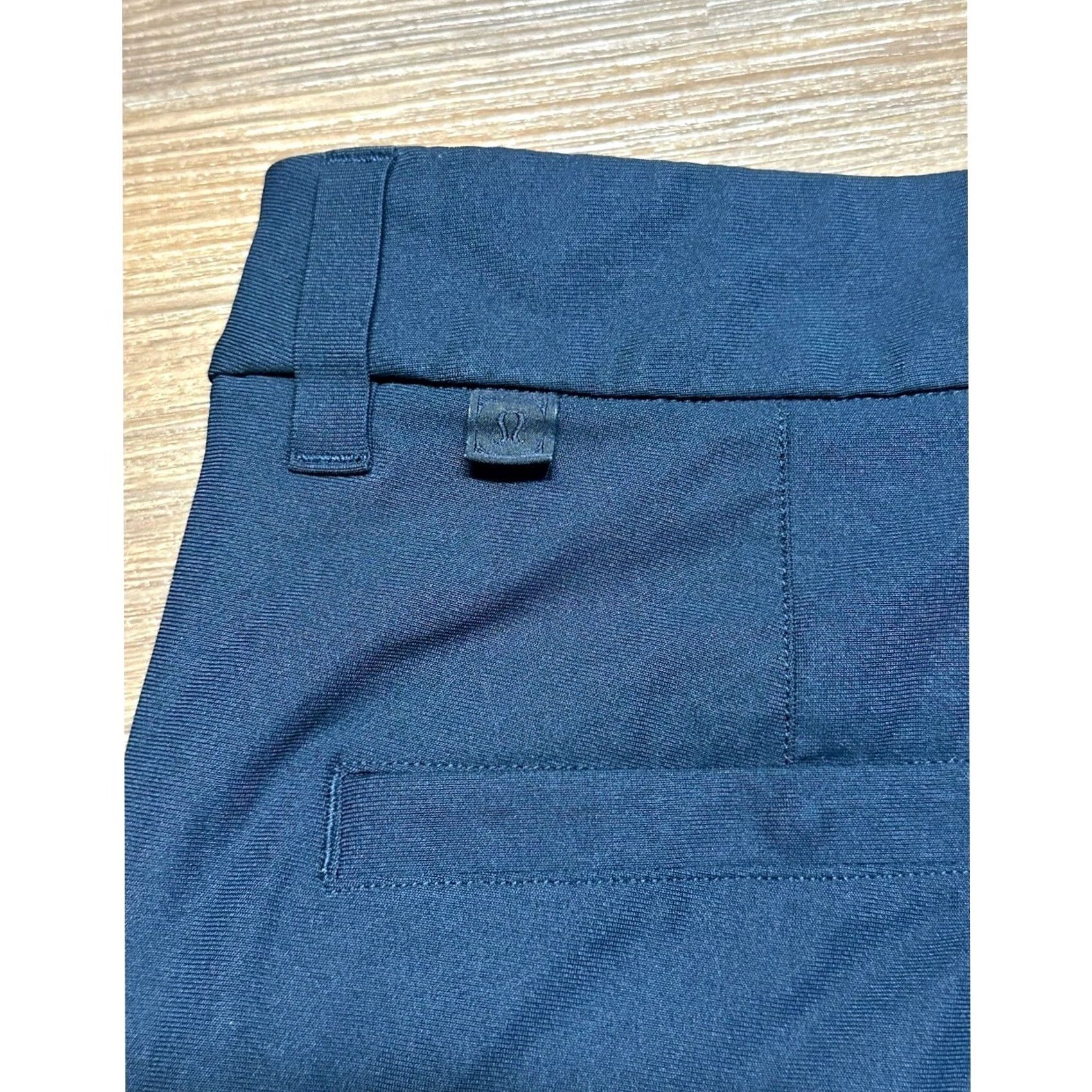 Lululemon LULULEMON Commission Warpstreme Relaxed Fit Stretch Tech Navy Shorts 11" 31 Men Size US 31 - 7 Thumbnail