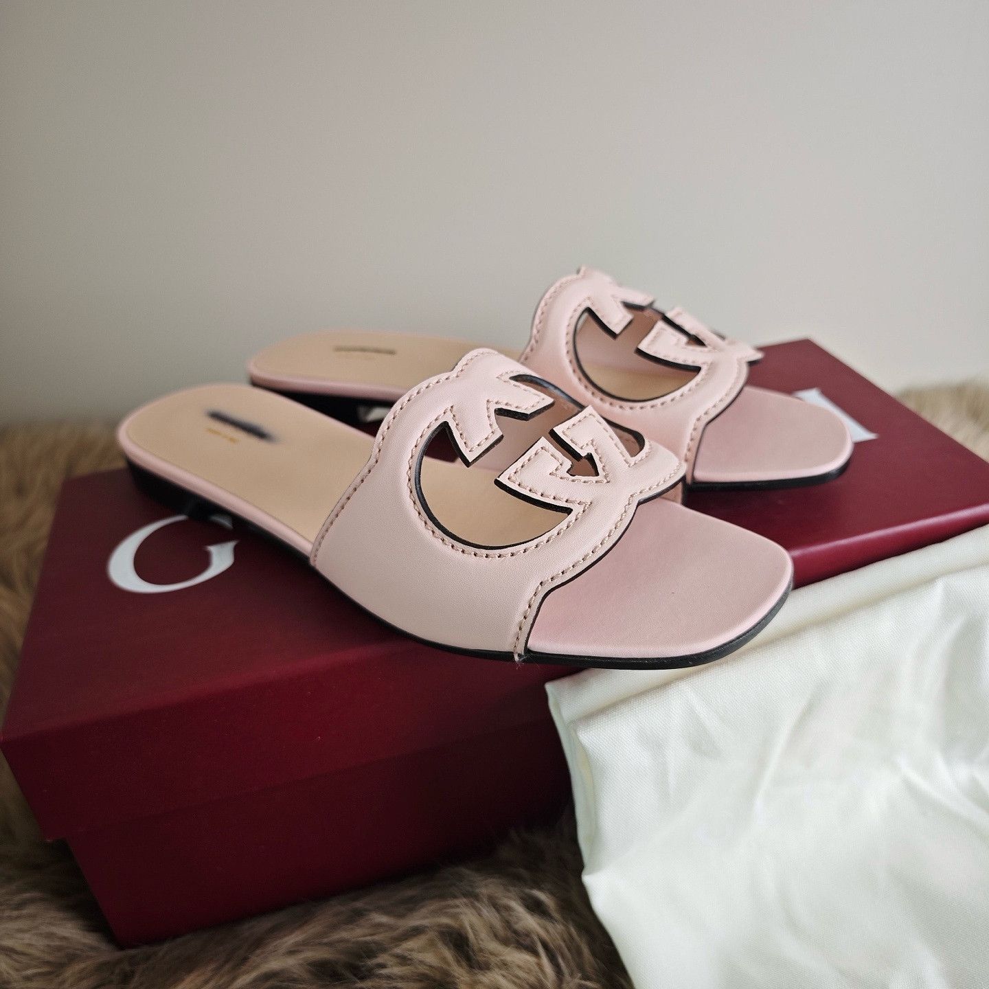 Gucci Gucci Pink Interlocking G Leather Sandals Size 37.5 Size US 7.5 / IT 37.5 - 1 Thumbnail